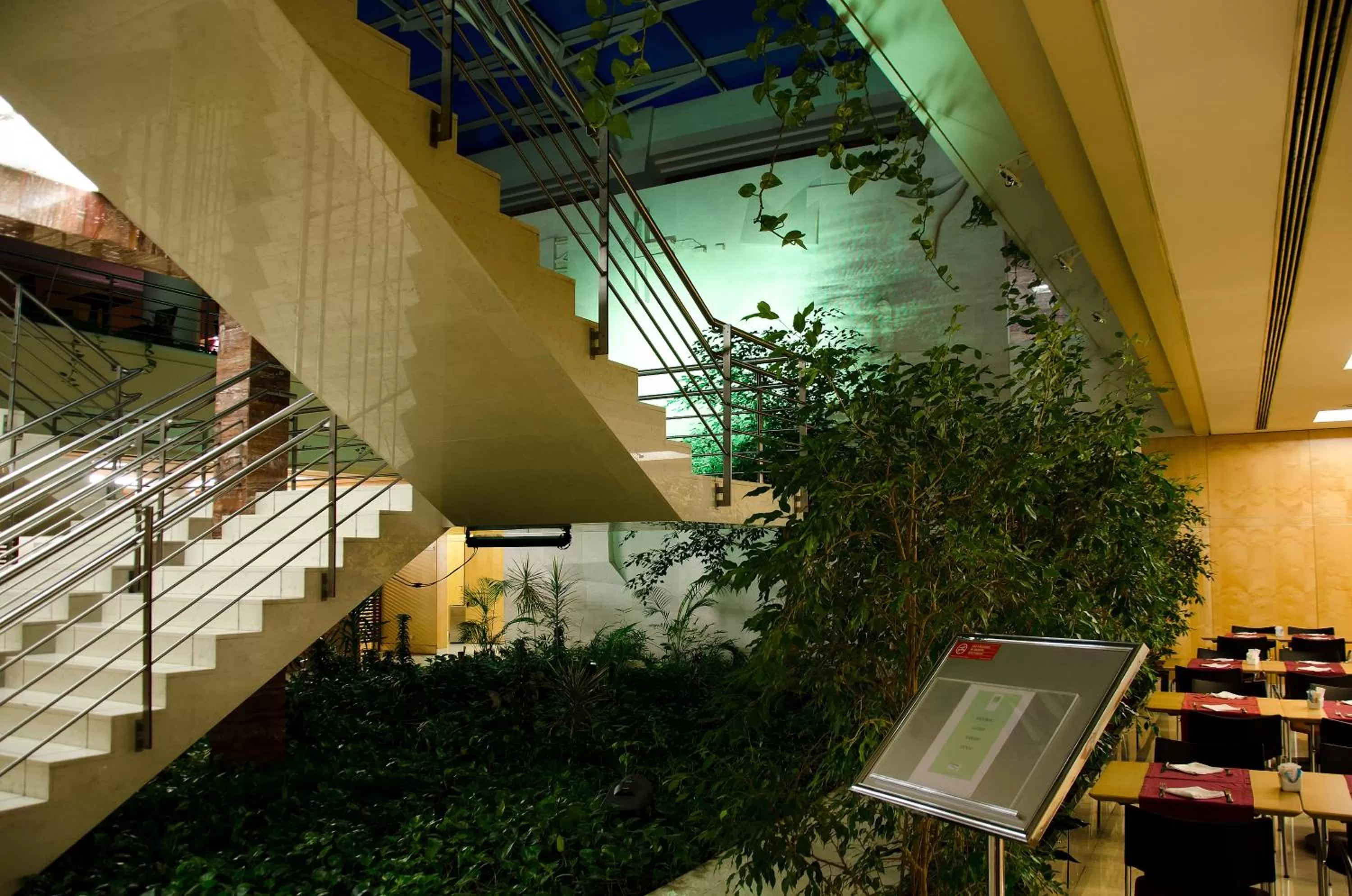 Restaurant/places to eat in VIP Executive Entrecampos Hotel & Conference