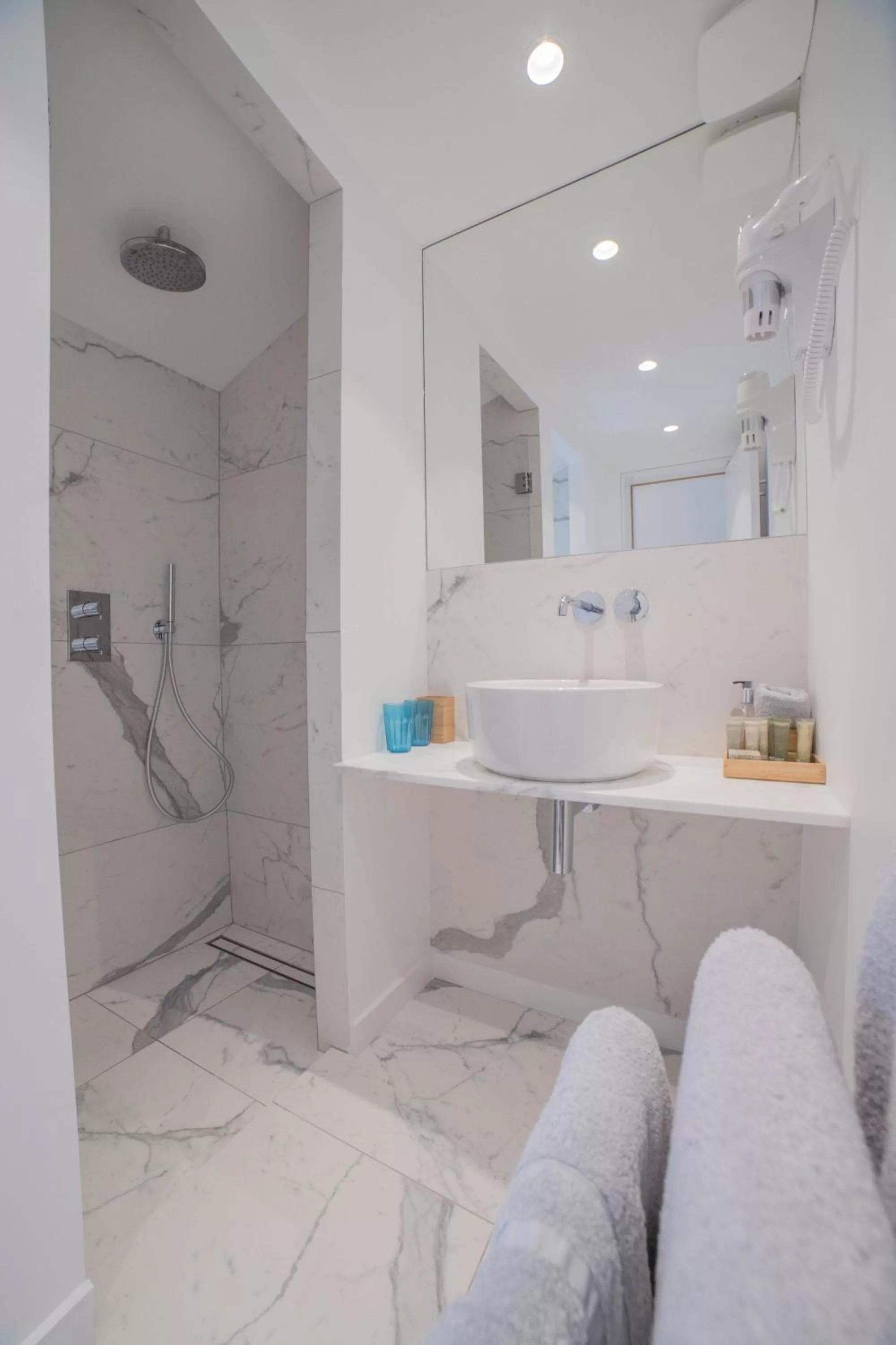 Shower in Hotel le Mandala