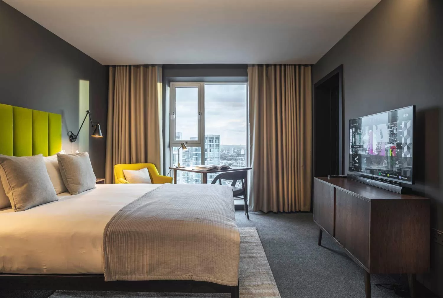 Bedroom, Bed in The Gate London City