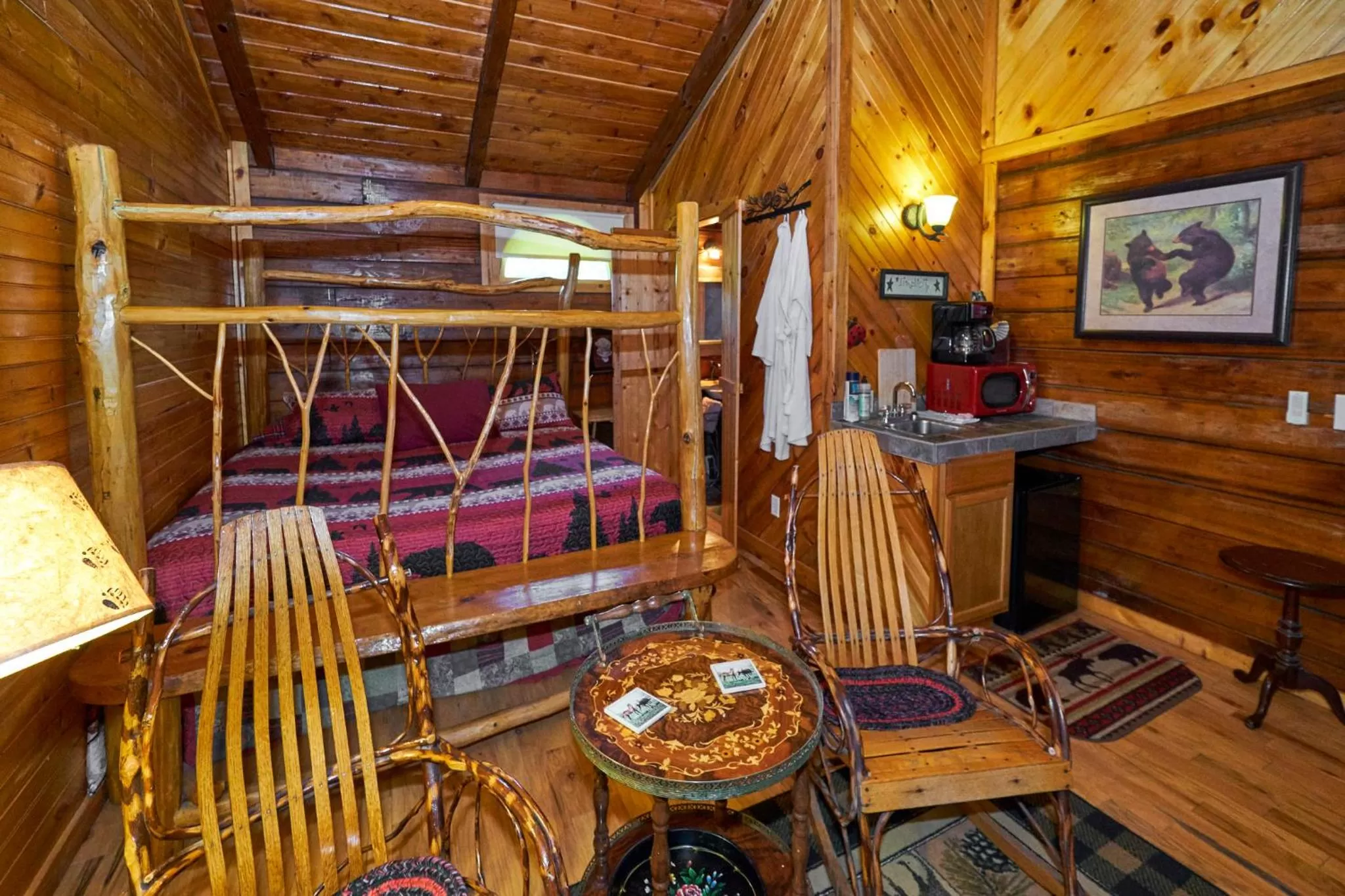 Creekwalk Inn Bed and Breakfast with Cabins