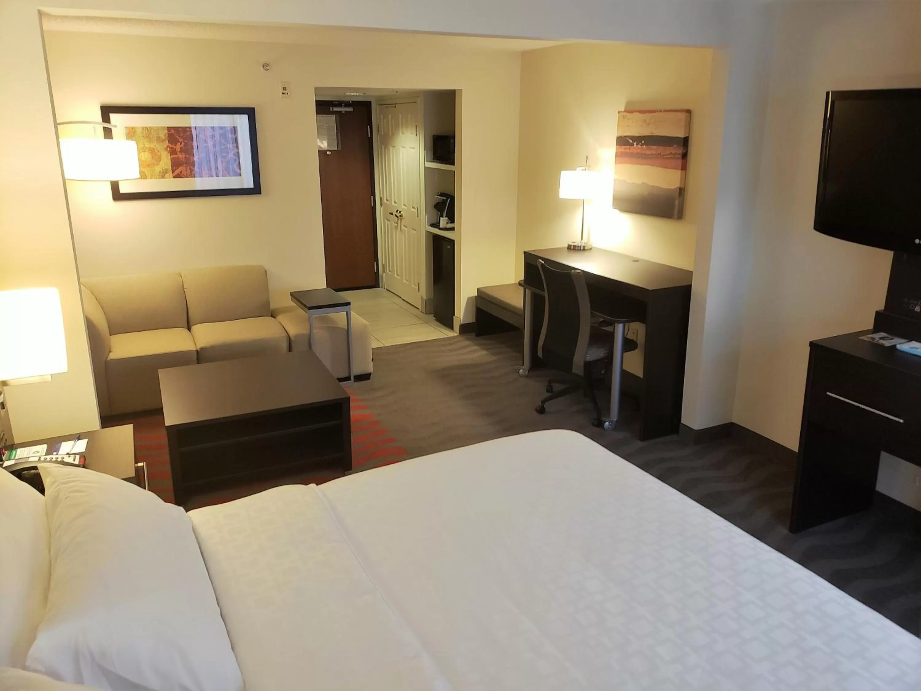 Photo of the whole room, Bed in Holiday Inn Express Portland West/Hillsboro by IHG