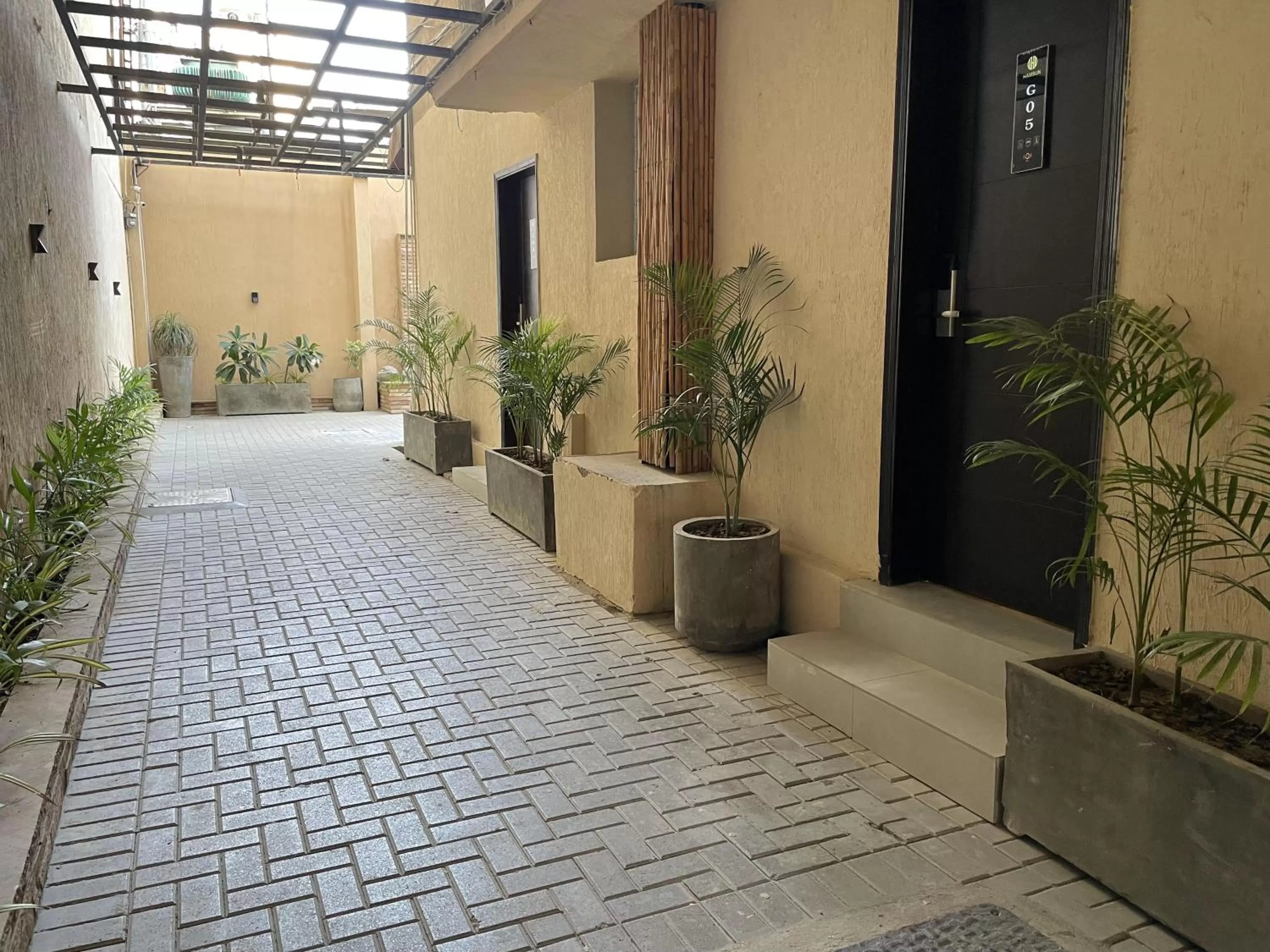 Facade/entrance in Hamsun Shahrah-e-Faisal