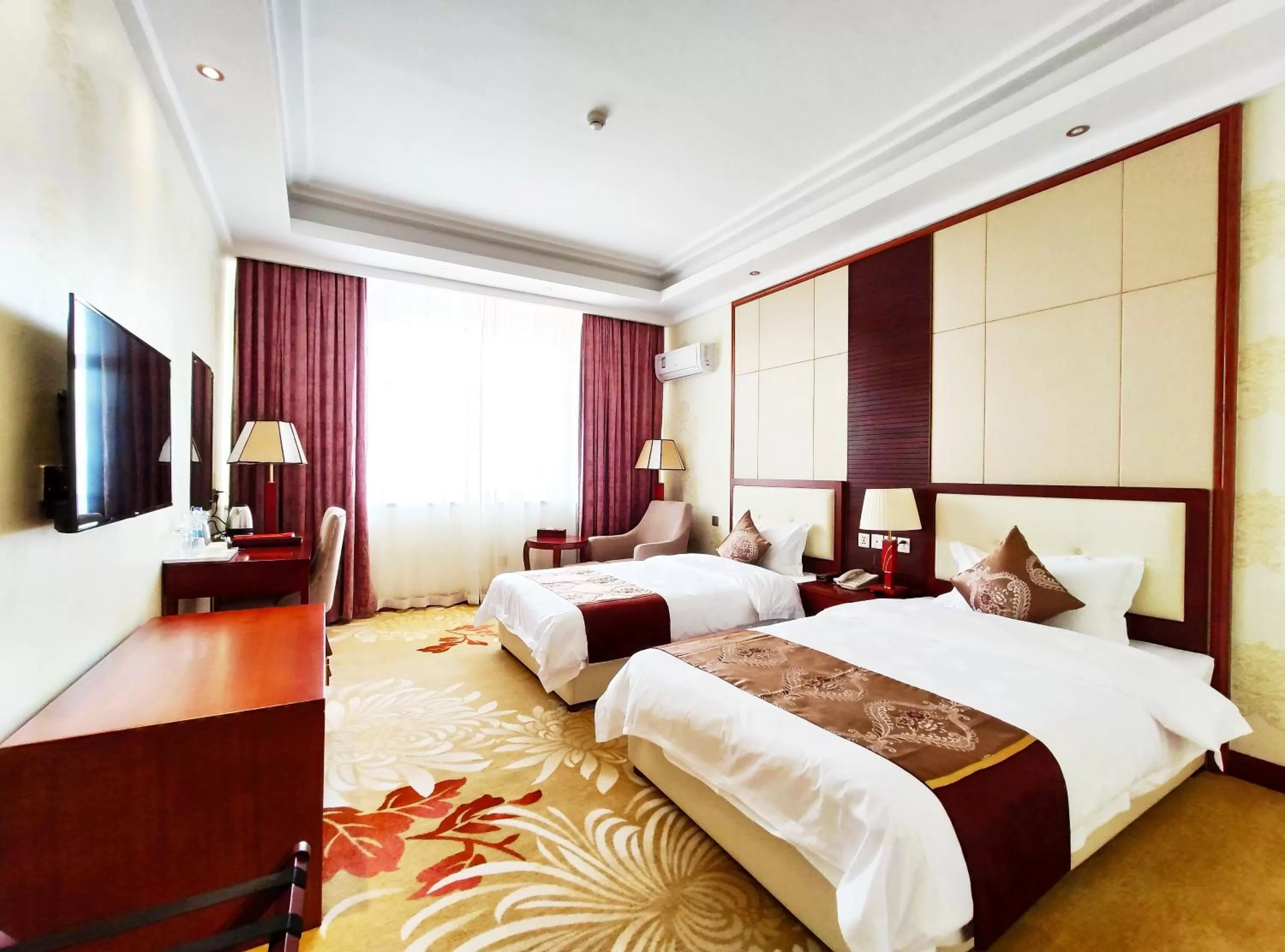 Bedroom, Bed in Golden Peacock Hotel Blantyre