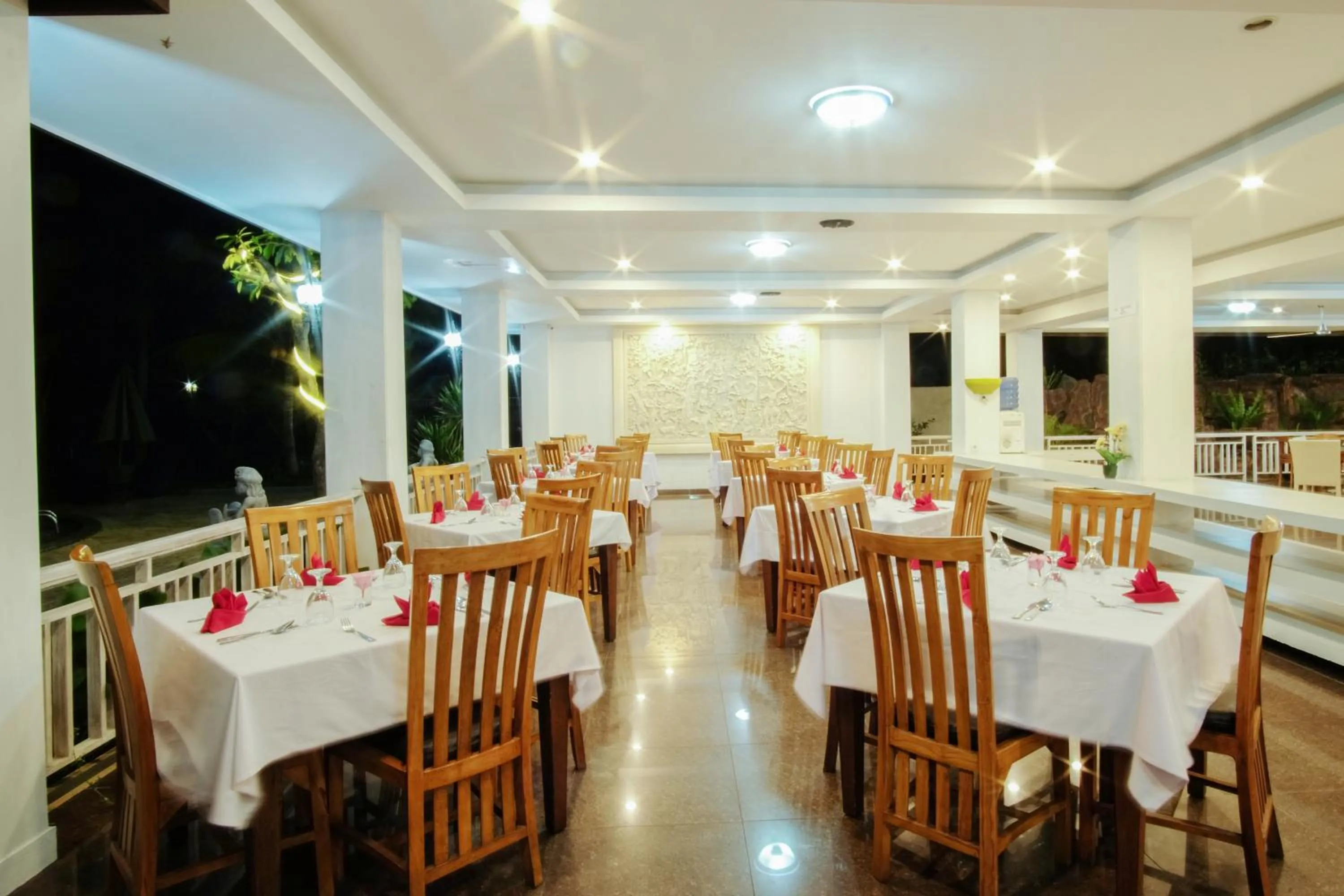 Restaurant/places to eat in Puri Saron Senggigi Hotel
