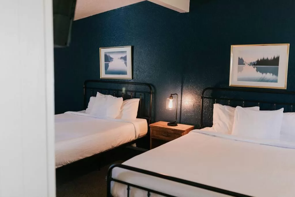 Bedroom, Bed in The Long Barn Lodge