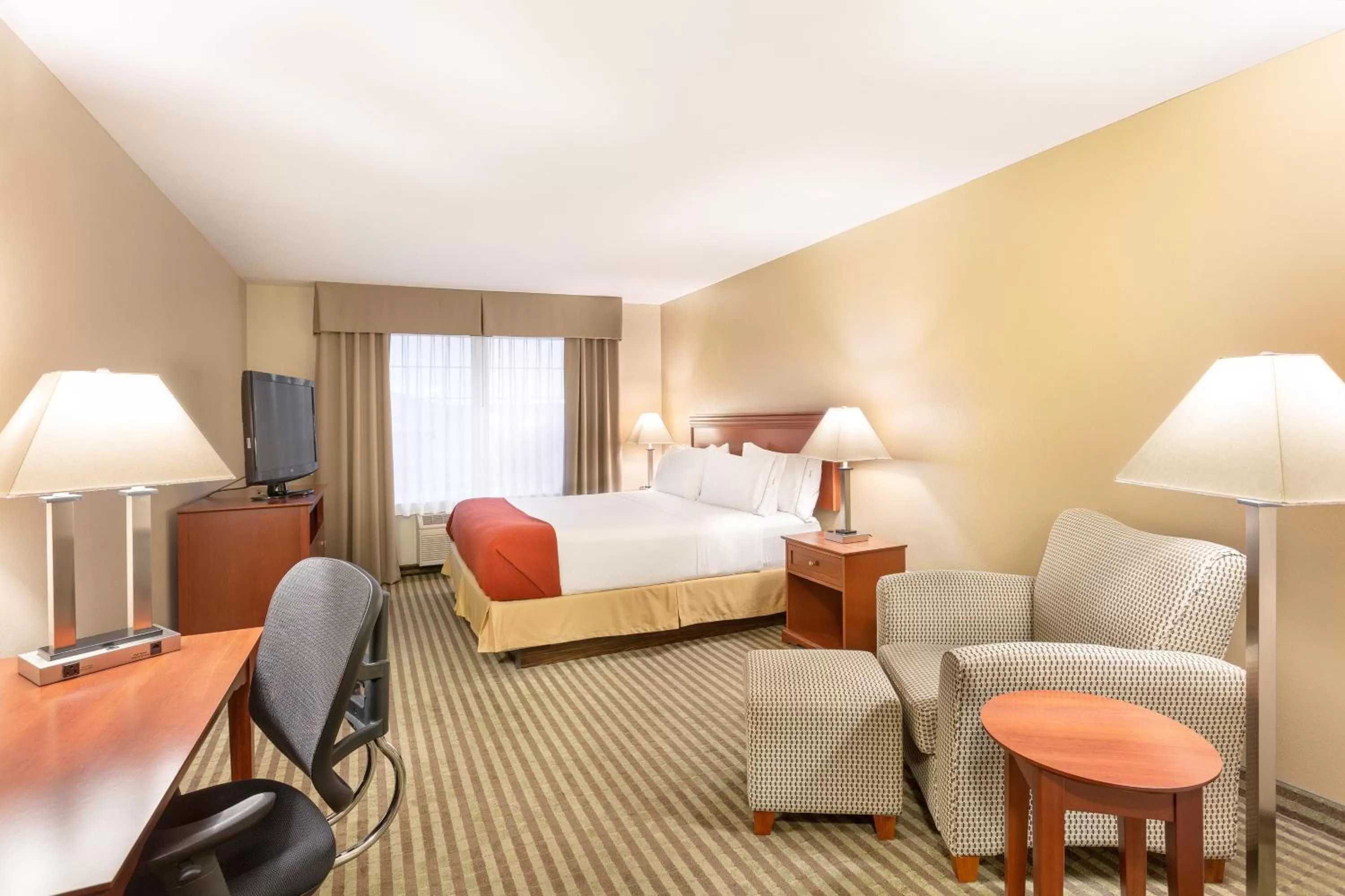 Photo of the whole room, Bed in Holiday Inn Express Walla Walla by IHG
