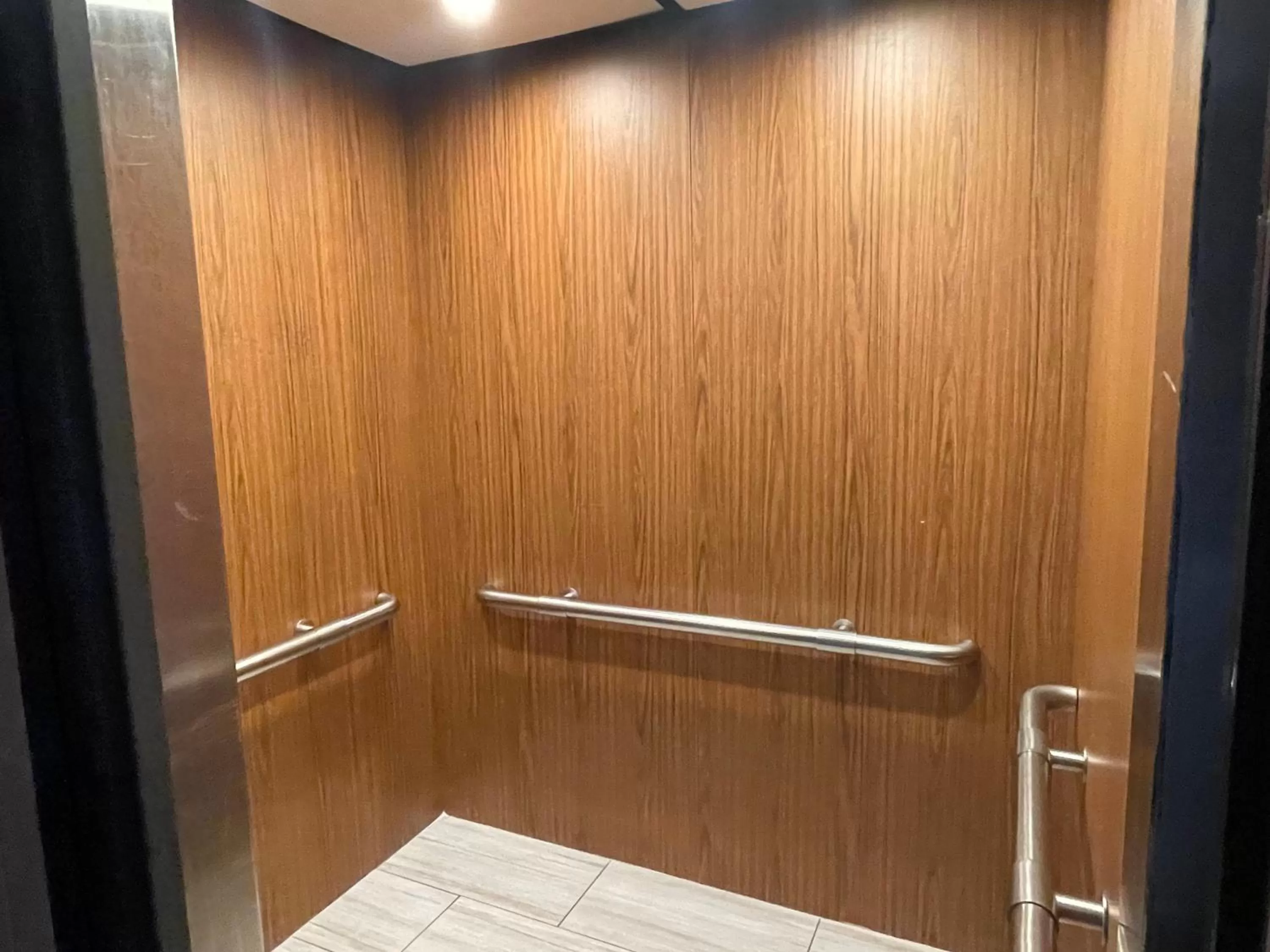 elevator in Skyway Inn - Seatac