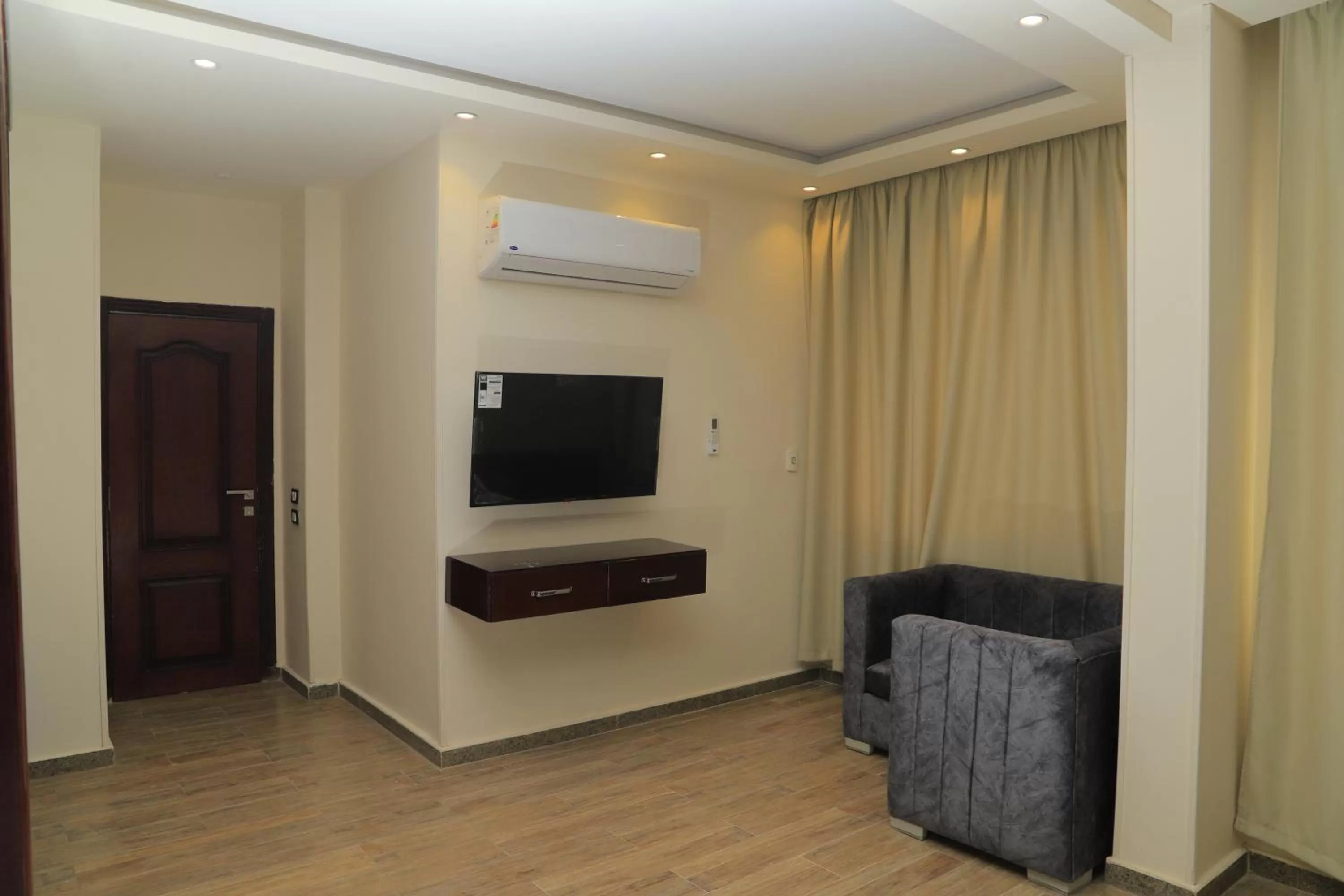 Communal lounge/ TV room, TV/Entertainment Center in Jewel Grand Museum & Pyramids View