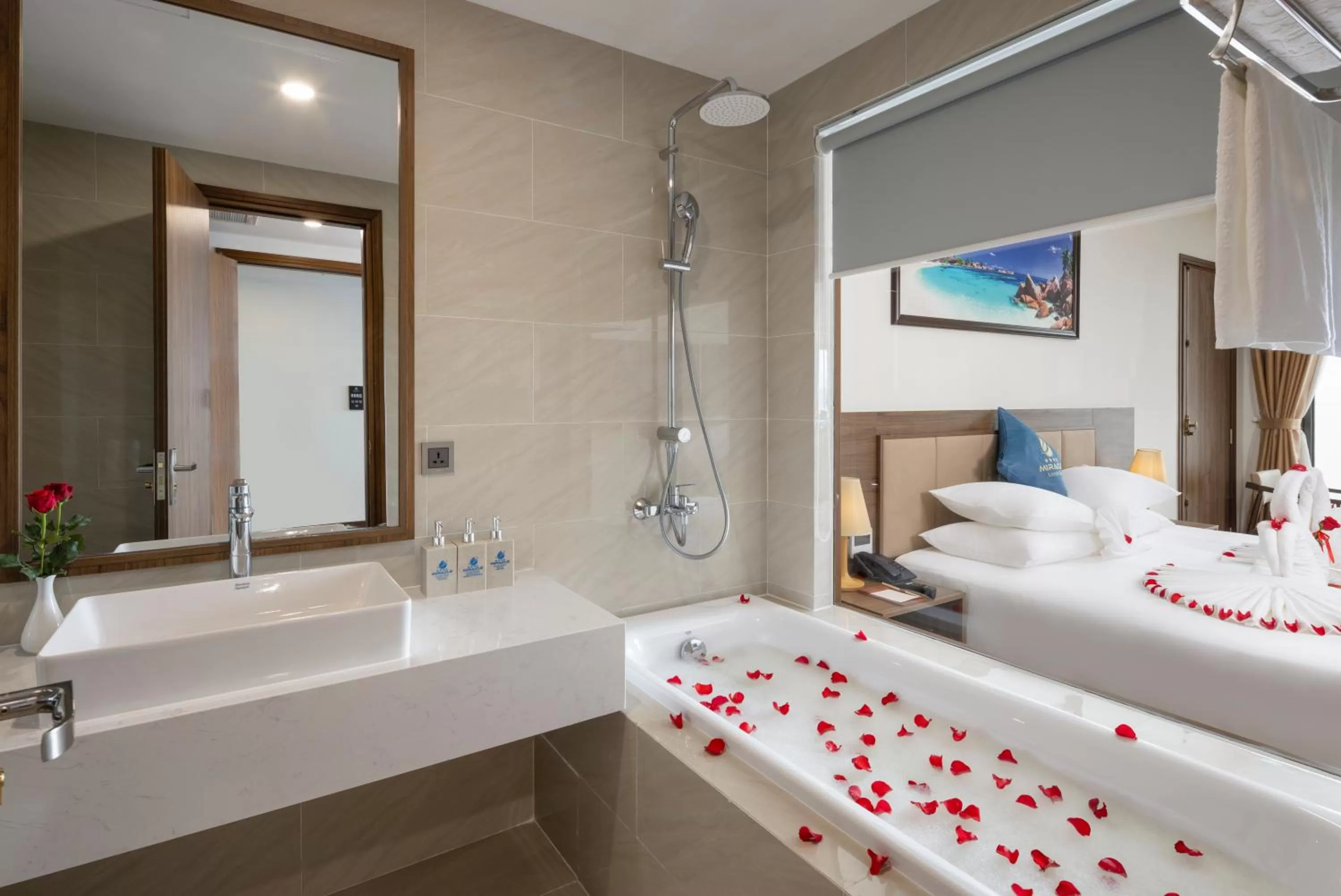 Shower, Bed in Miracle Luxury Nha Trang