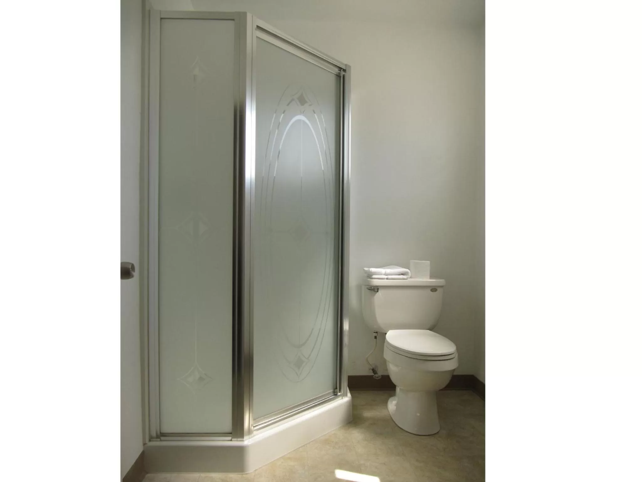 Bathroom in Redwood Inn