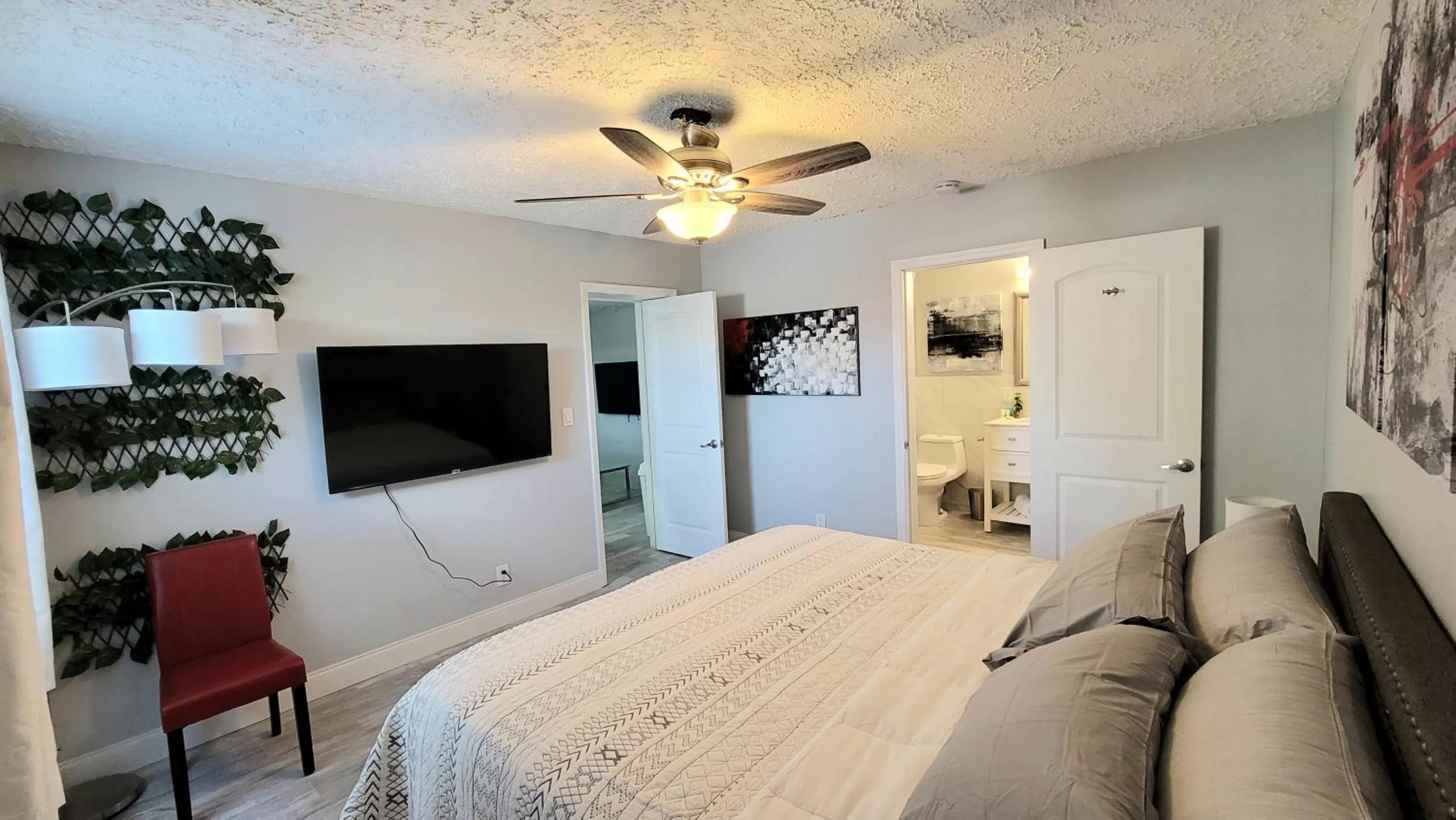 Bedroom, Bed in Barefoot mailman motel