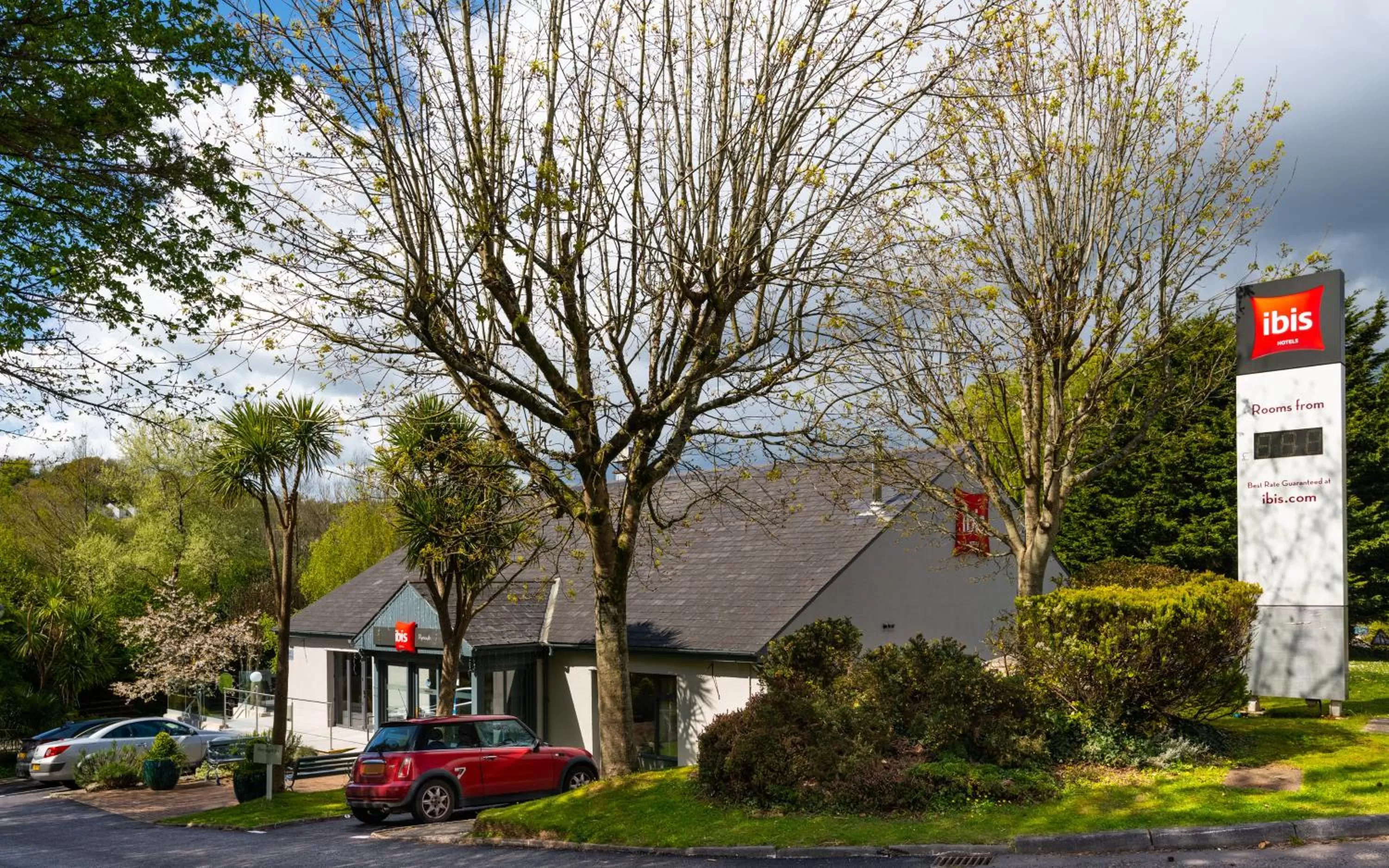 Facade/entrance in ibis Plymouth