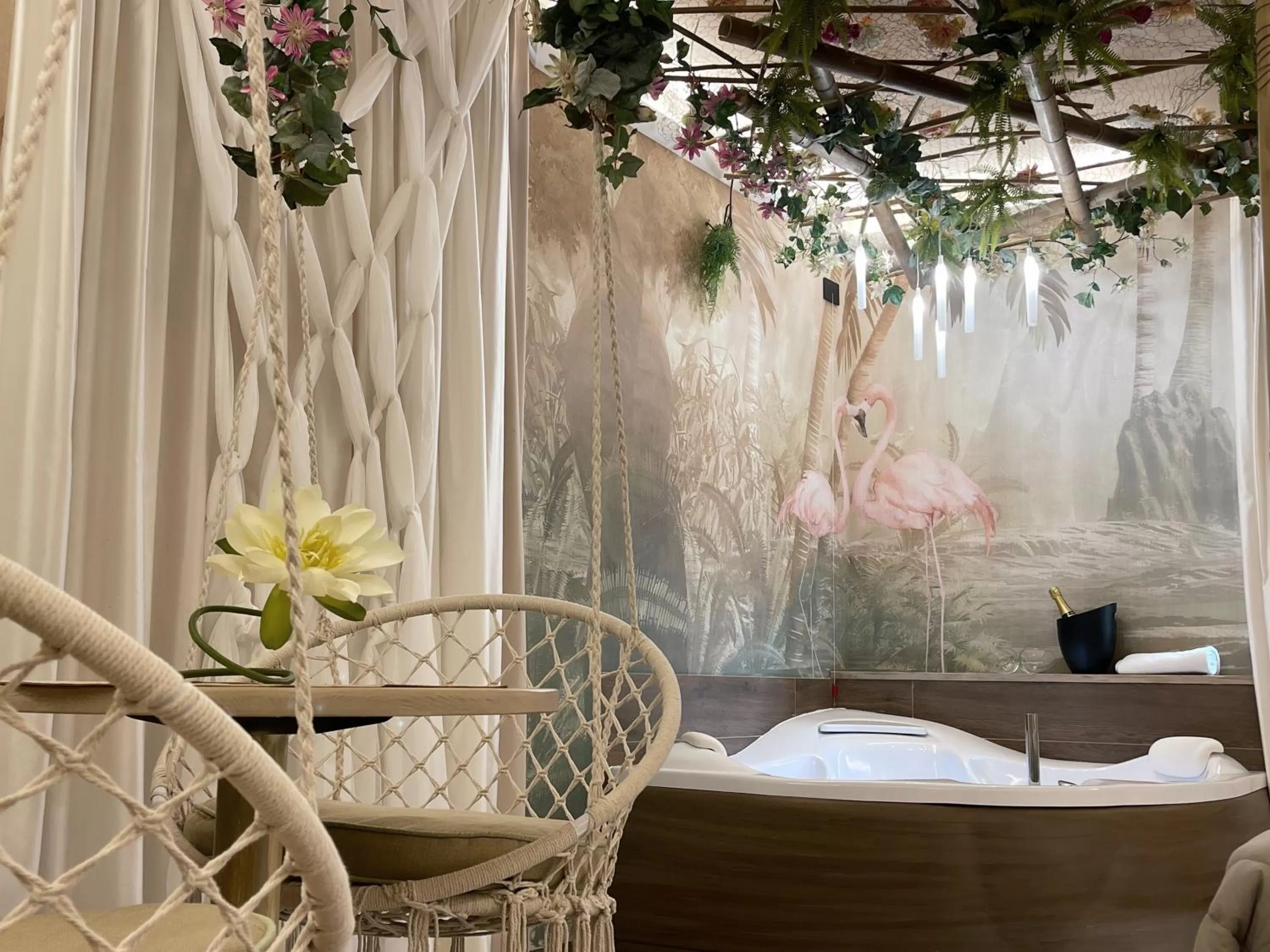 Hot Tub, Bed in Suite Dreams Montecatini