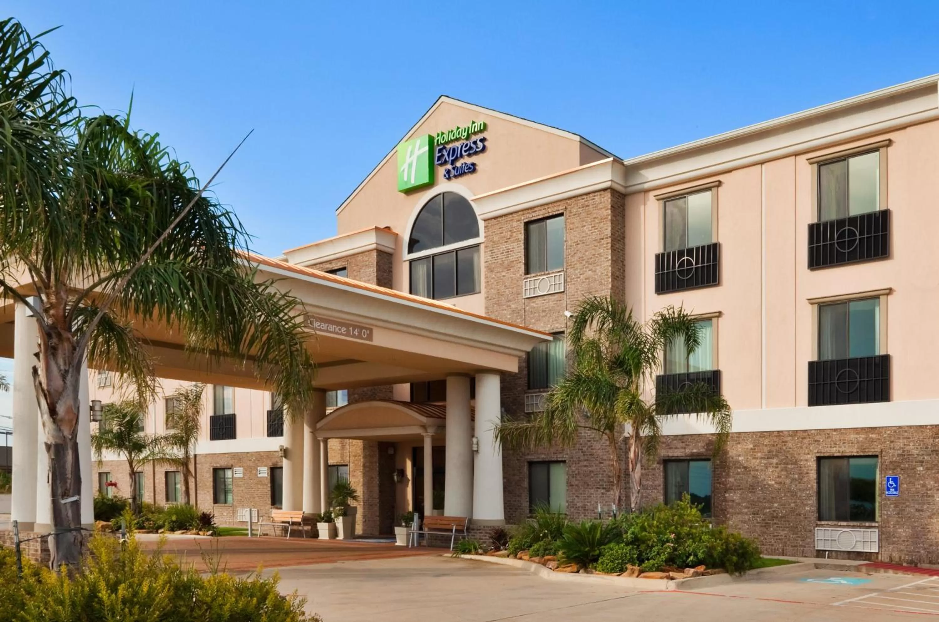 Property building in Holiday Inn Express Hotel and Suites Fairfield-North by IHG