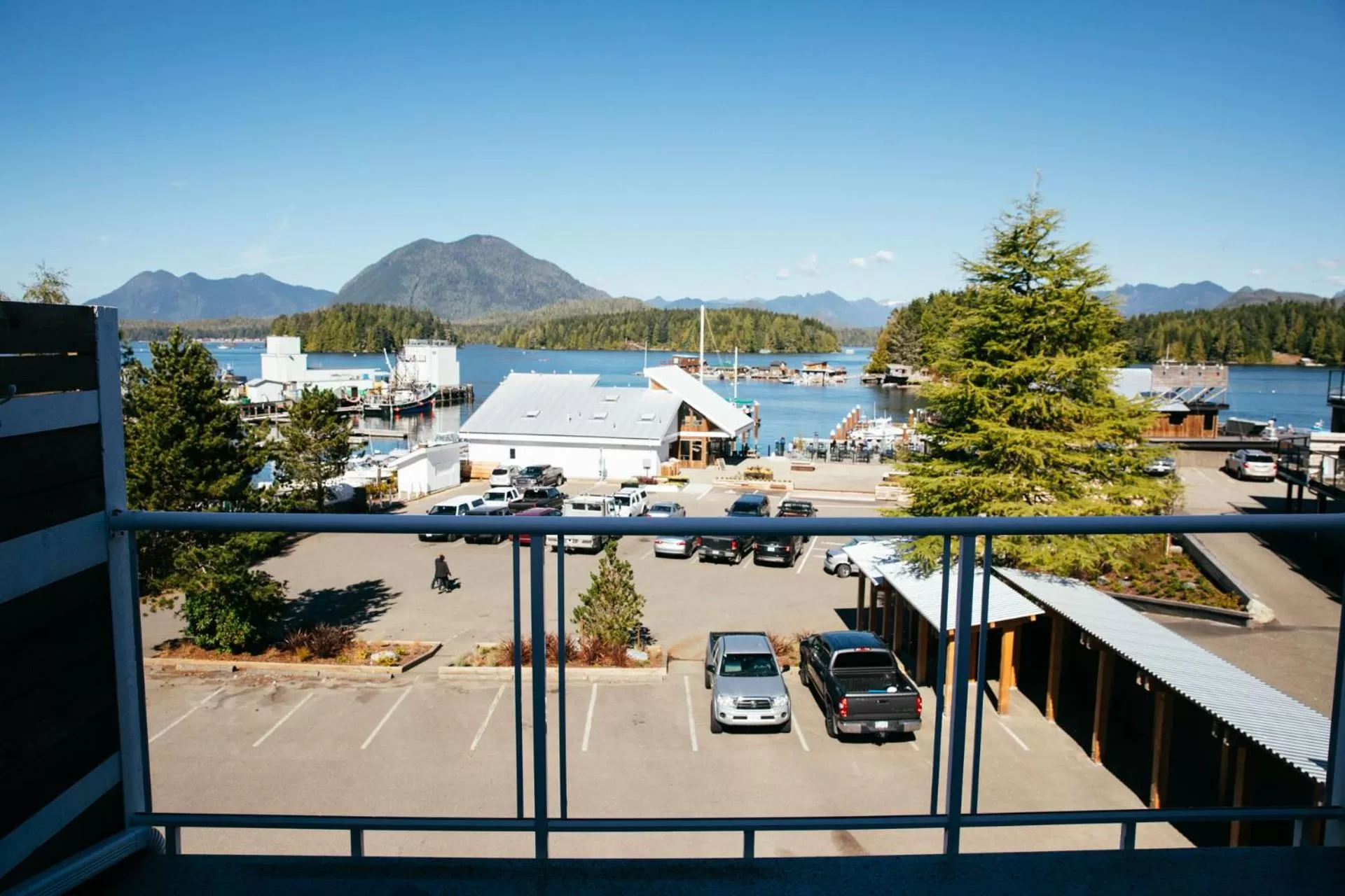 Inner courtyard view in Tofino Resort + Marina