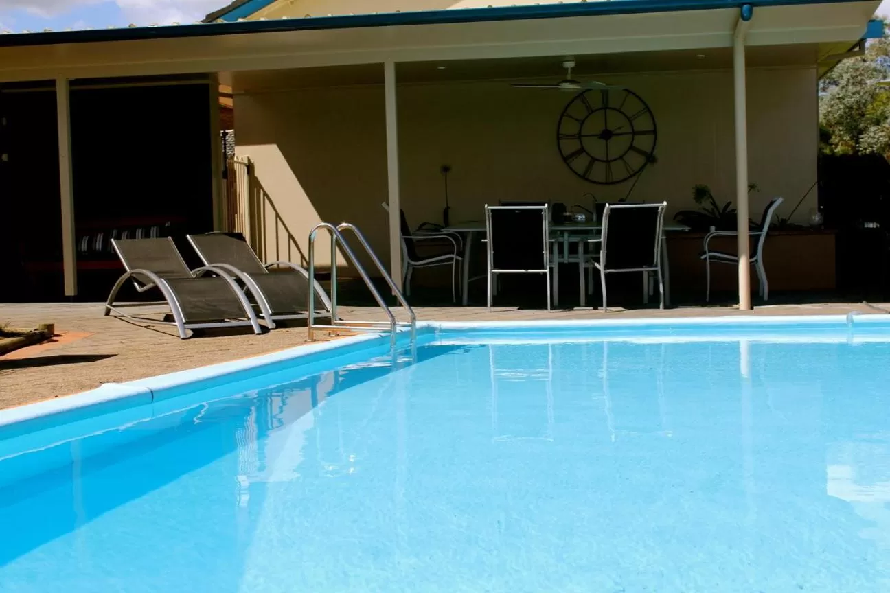 Swimming pool in Isis Motel Scone