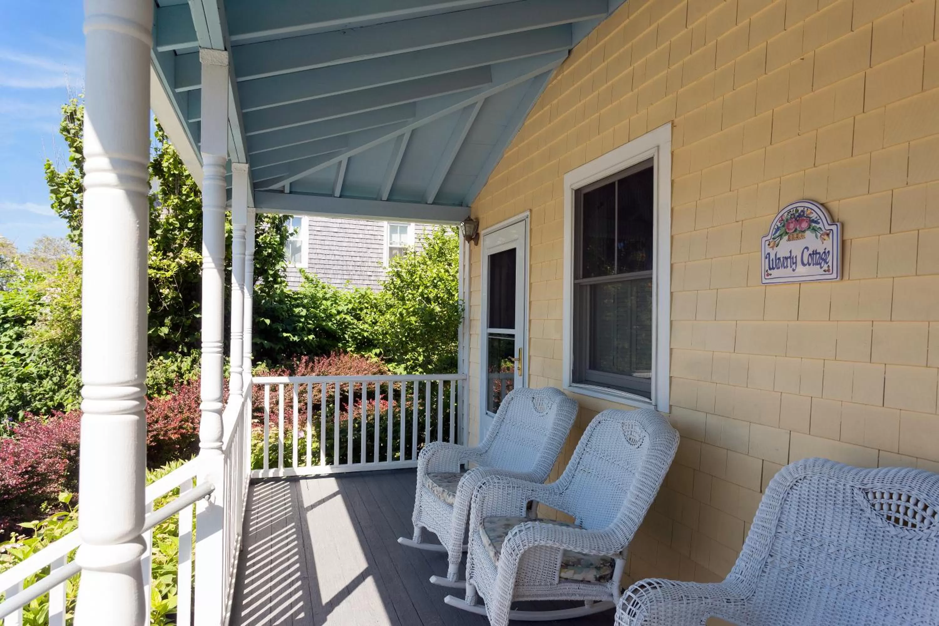 Property building, Balcony/Terrace in Avonlea