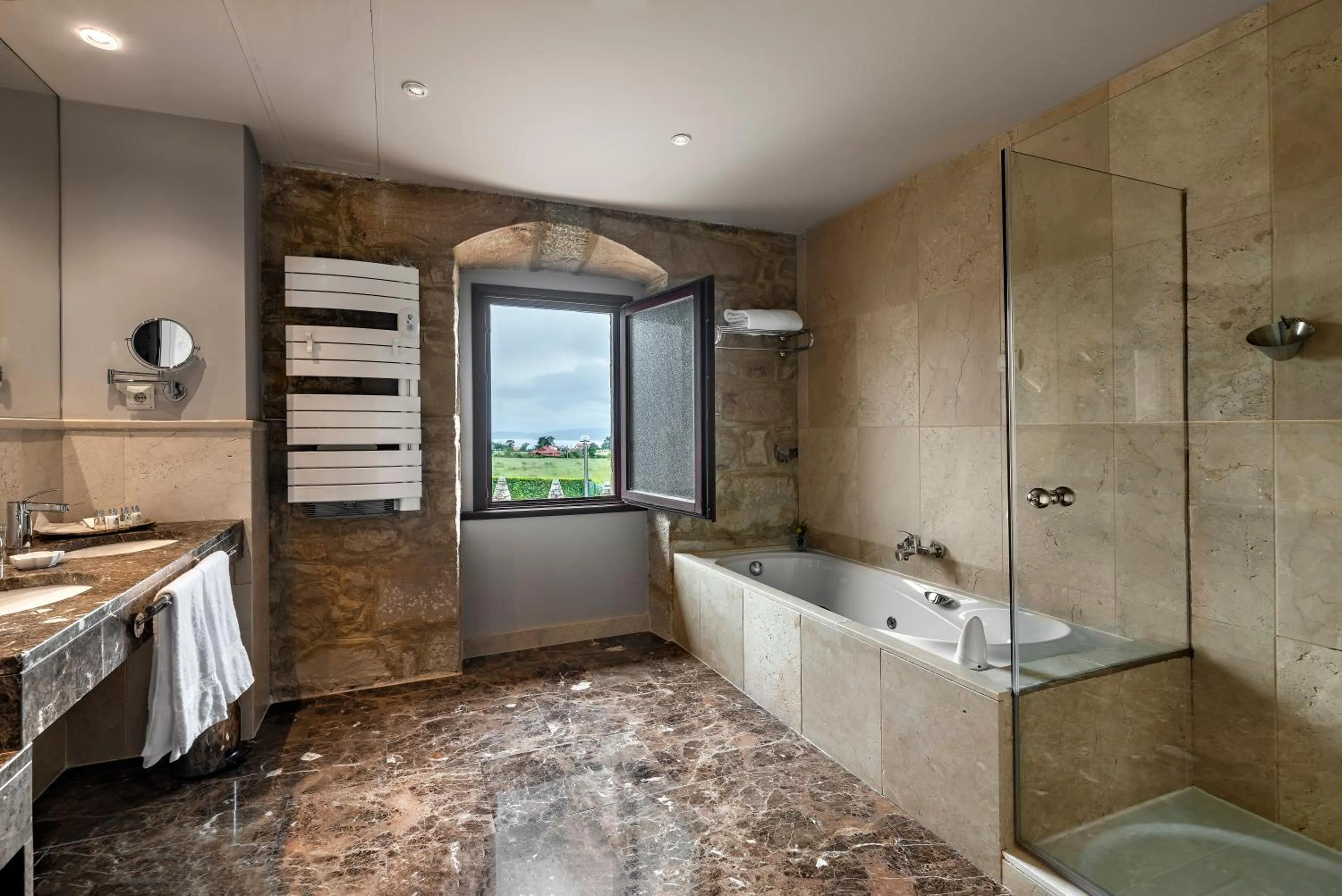 Bathroom in CoolRooms Palacio de Luces