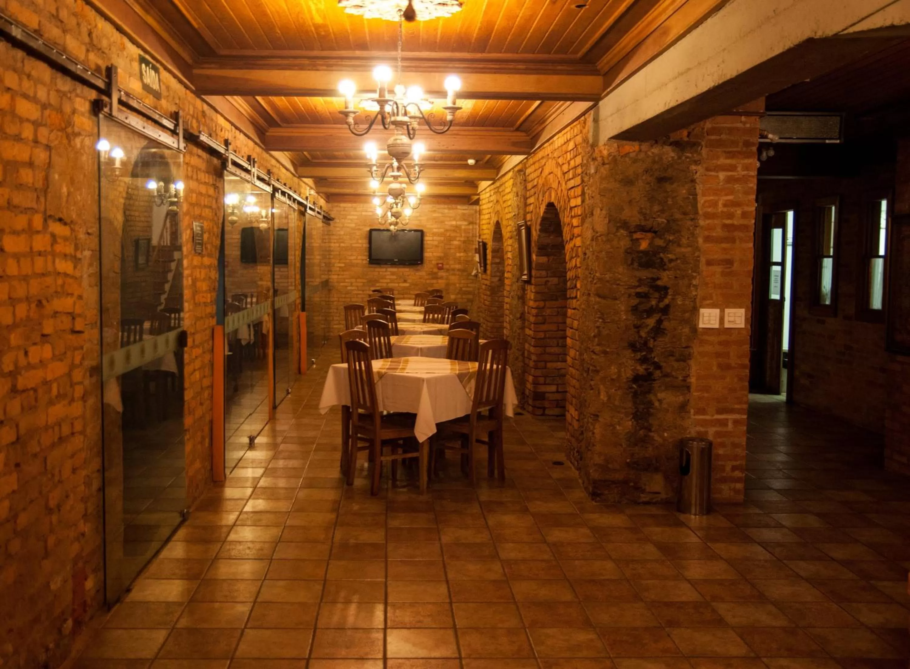 Restaurant/places to eat in Hotel Solar de Maria