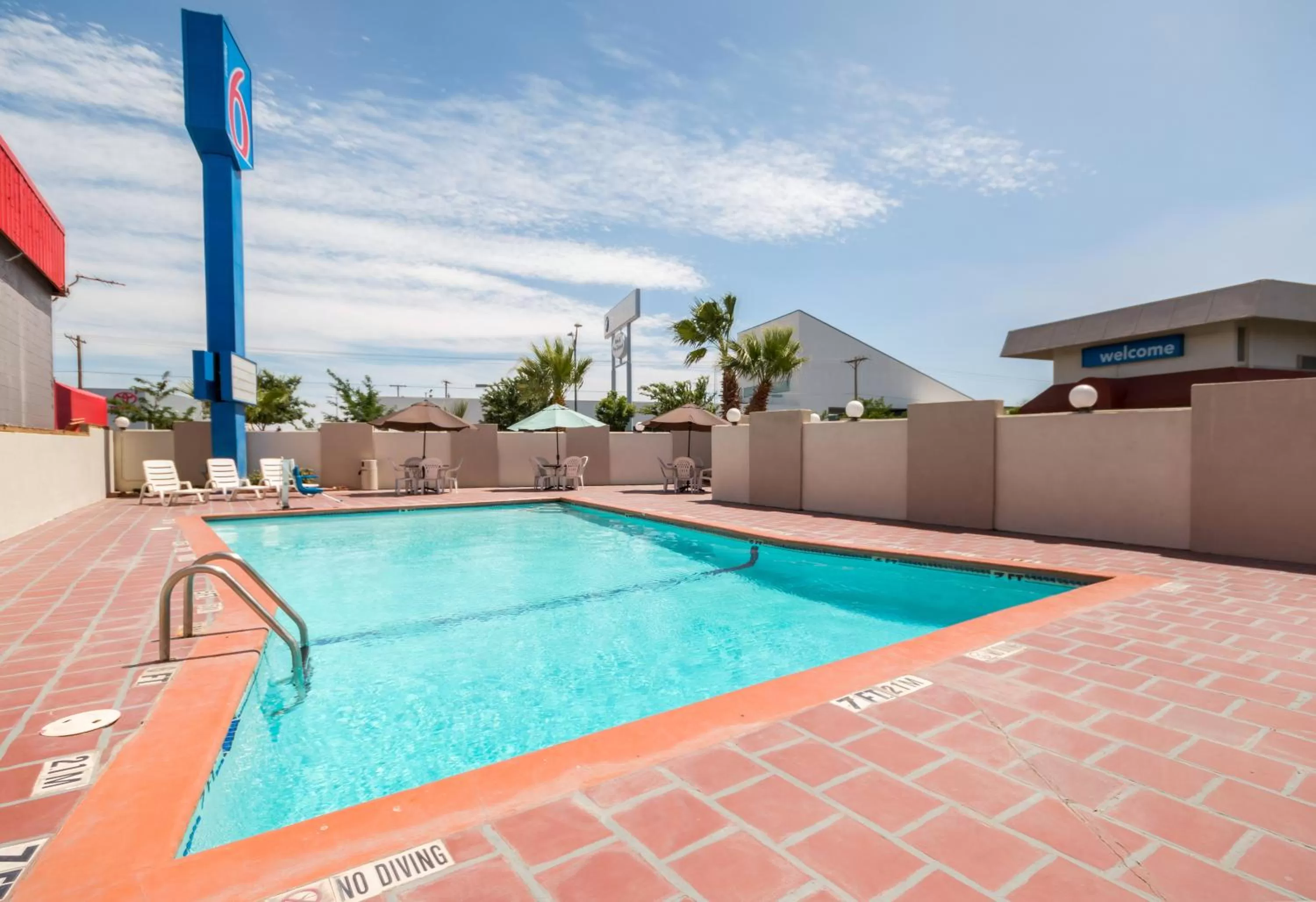 Swimming pool in Motel 6-El Paso, TX - Airport - Fort Bliss