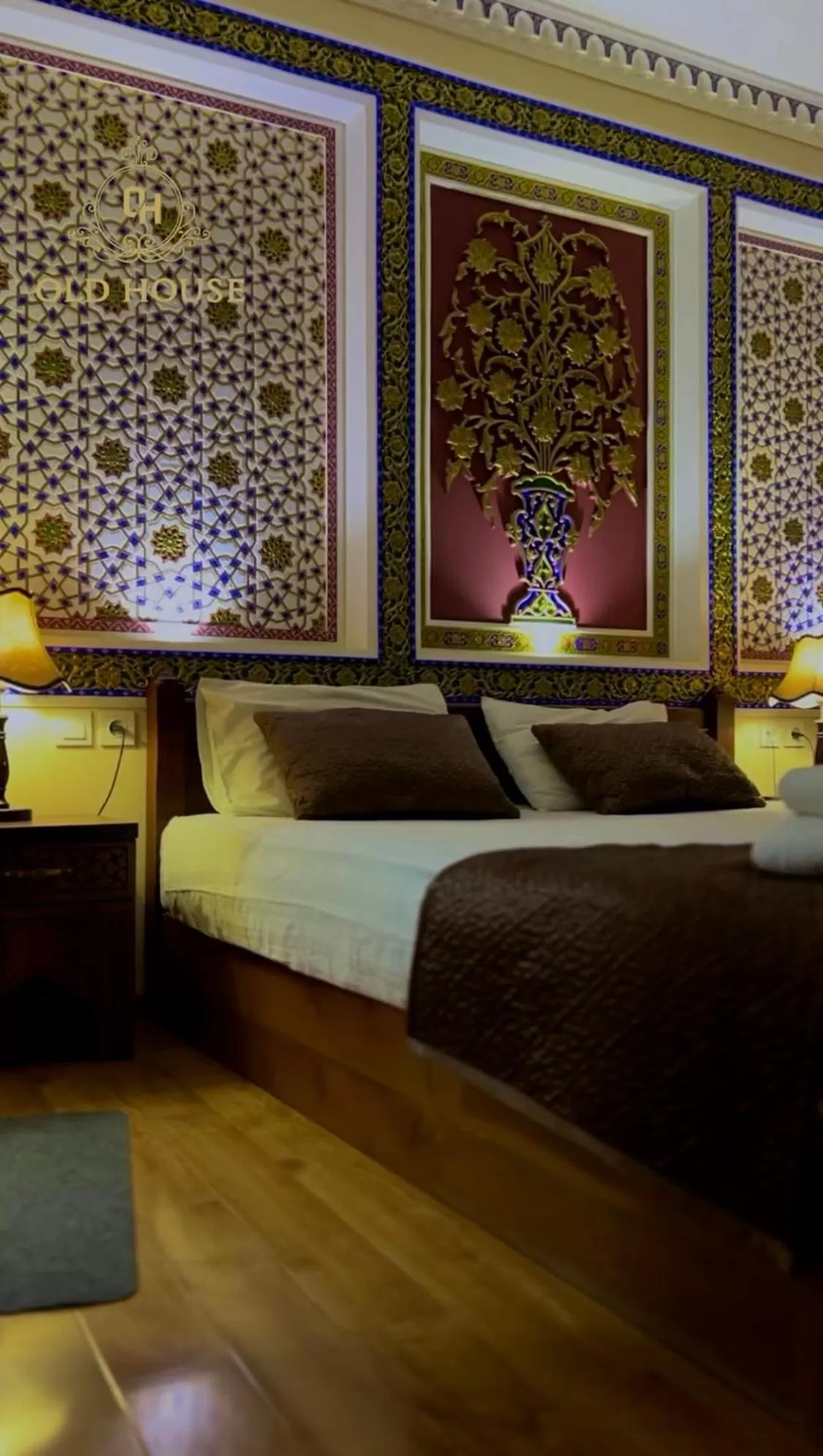 Bedroom, Bed in Old House Hotel