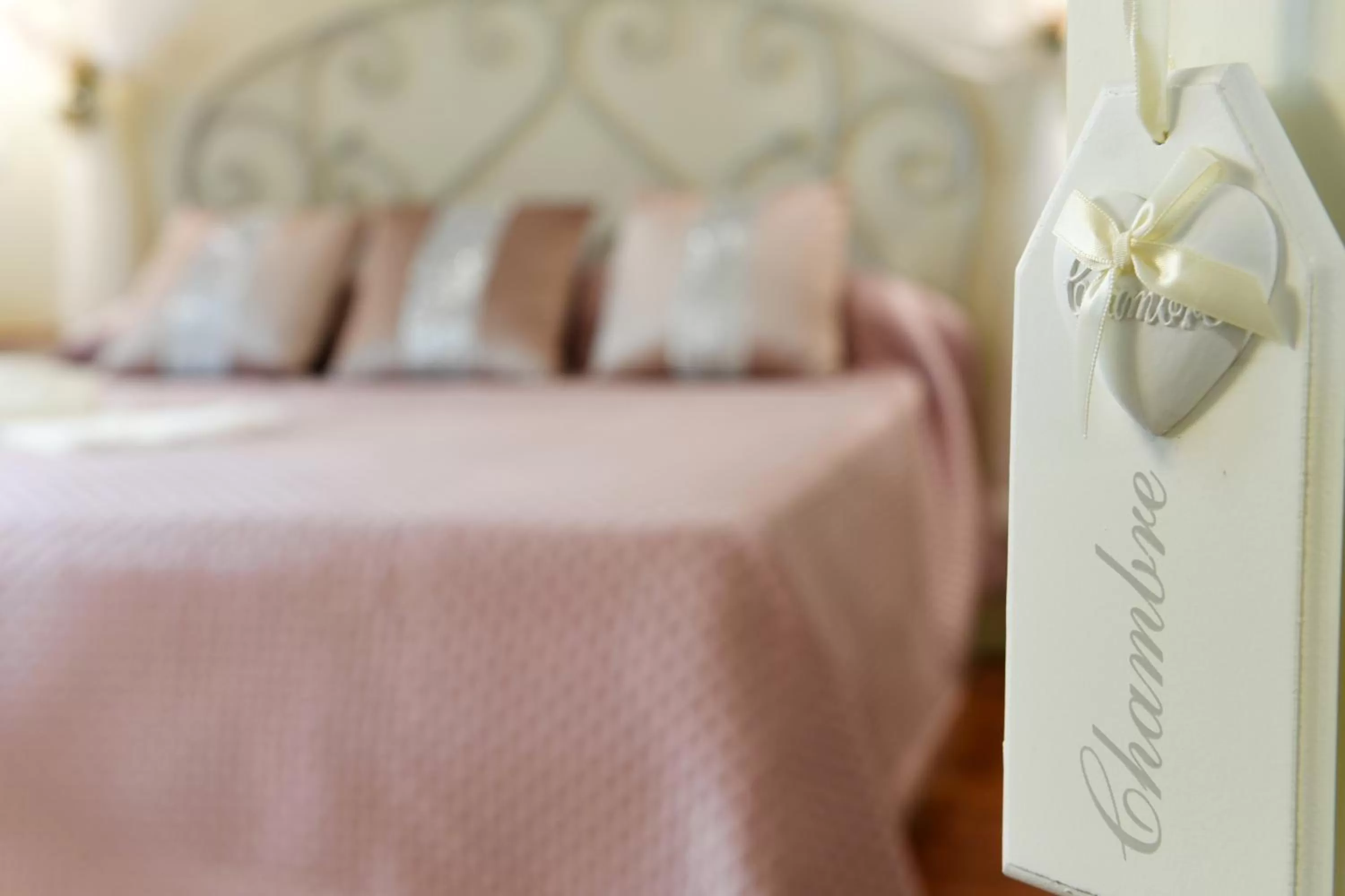 Decorative detail, Bed in Casa Suarè