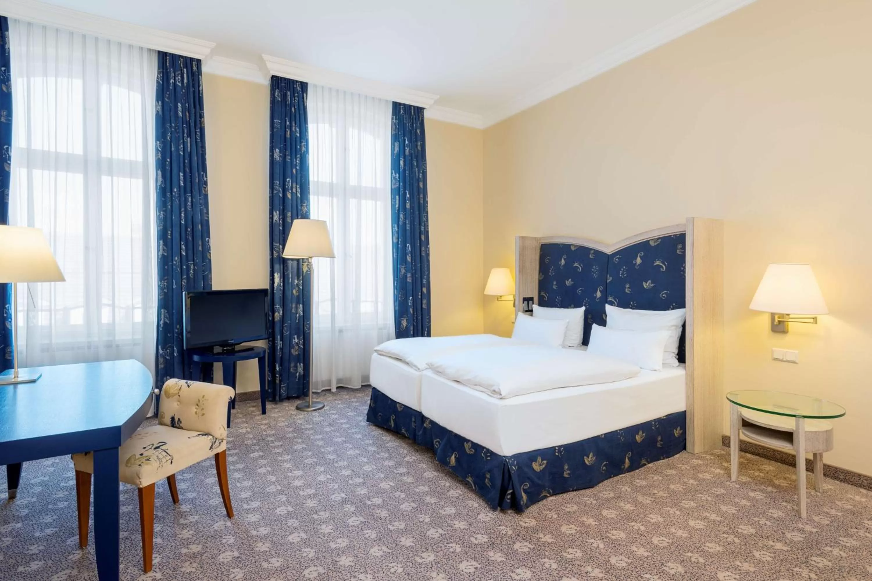 Photo of the whole room, Bed in NH Potsdam