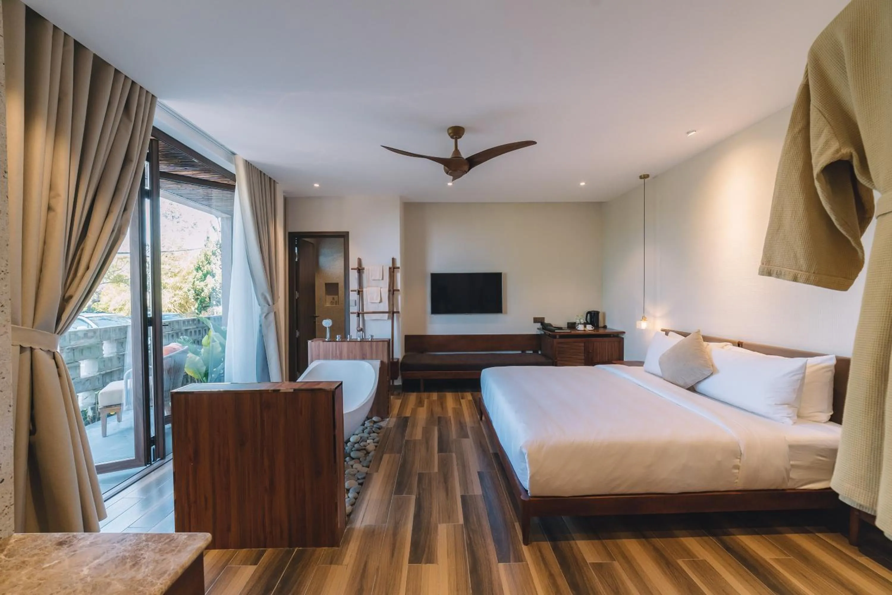 Photo of the whole room, Bed in Zen Valley Dalat