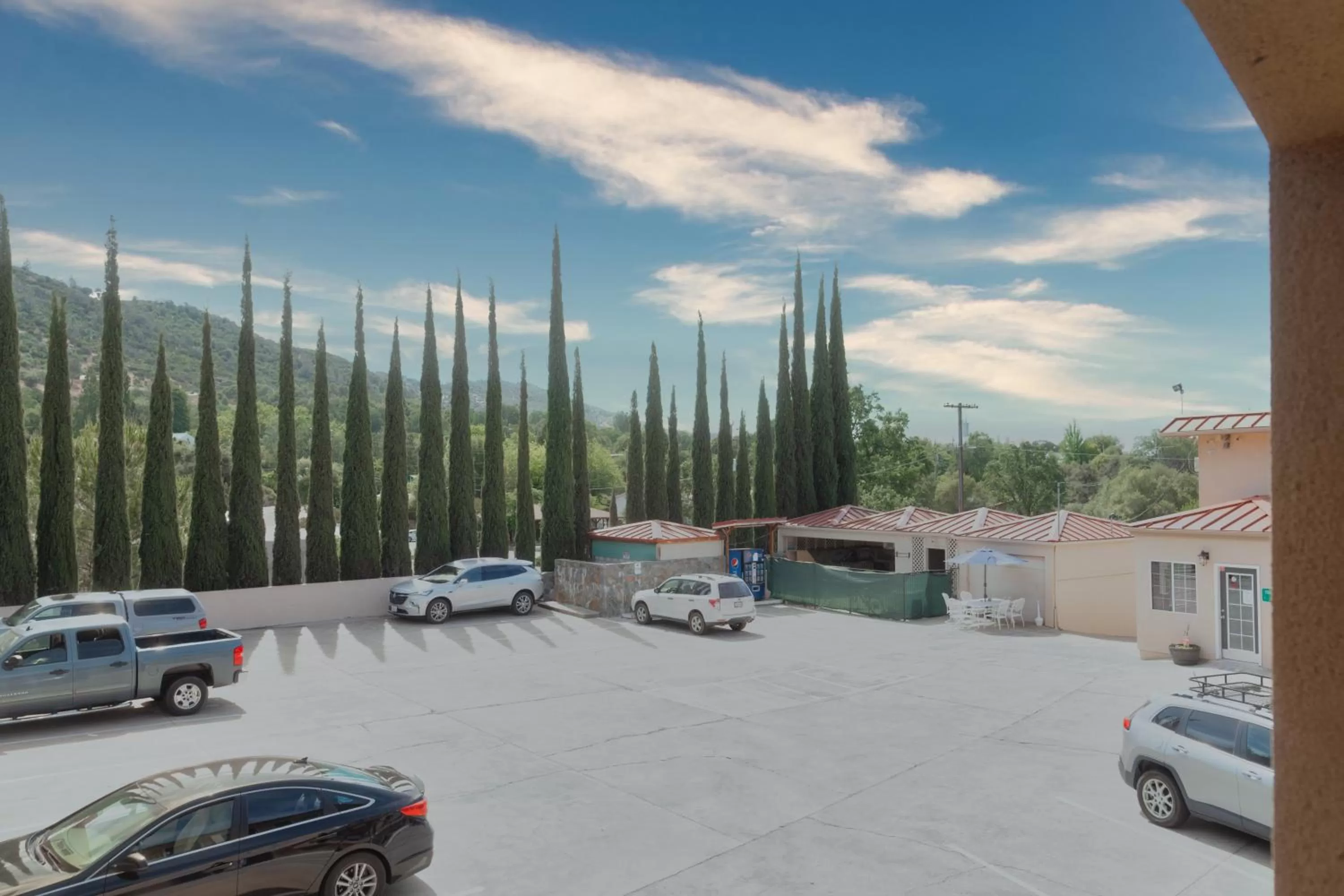 Parking in The Yosemite Inn