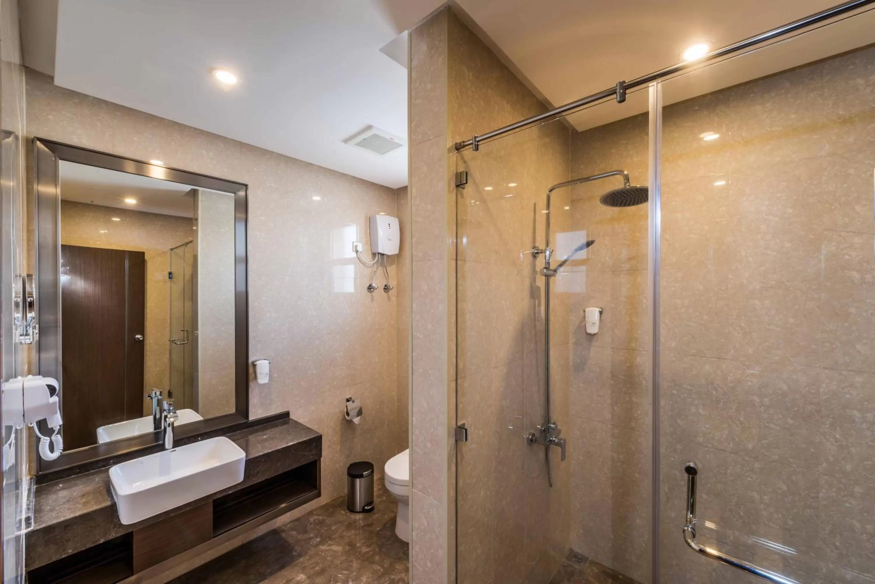 Shower in Aber Al Yasmin