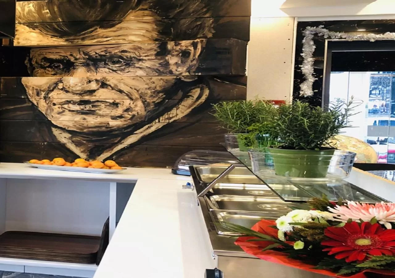 Restaurant/places to eat in Elbgalerie Hotel