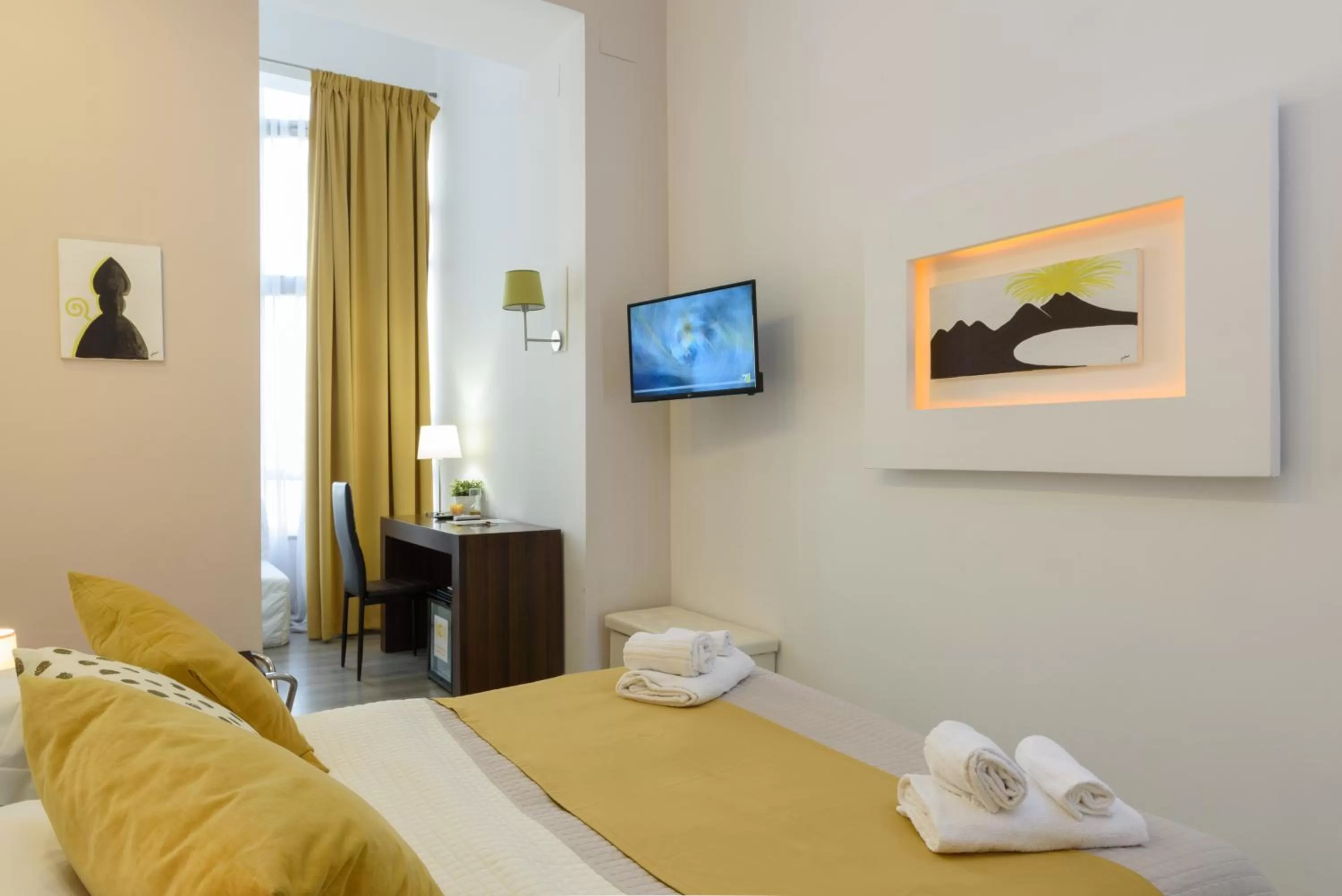 Bed in Domus Angioina