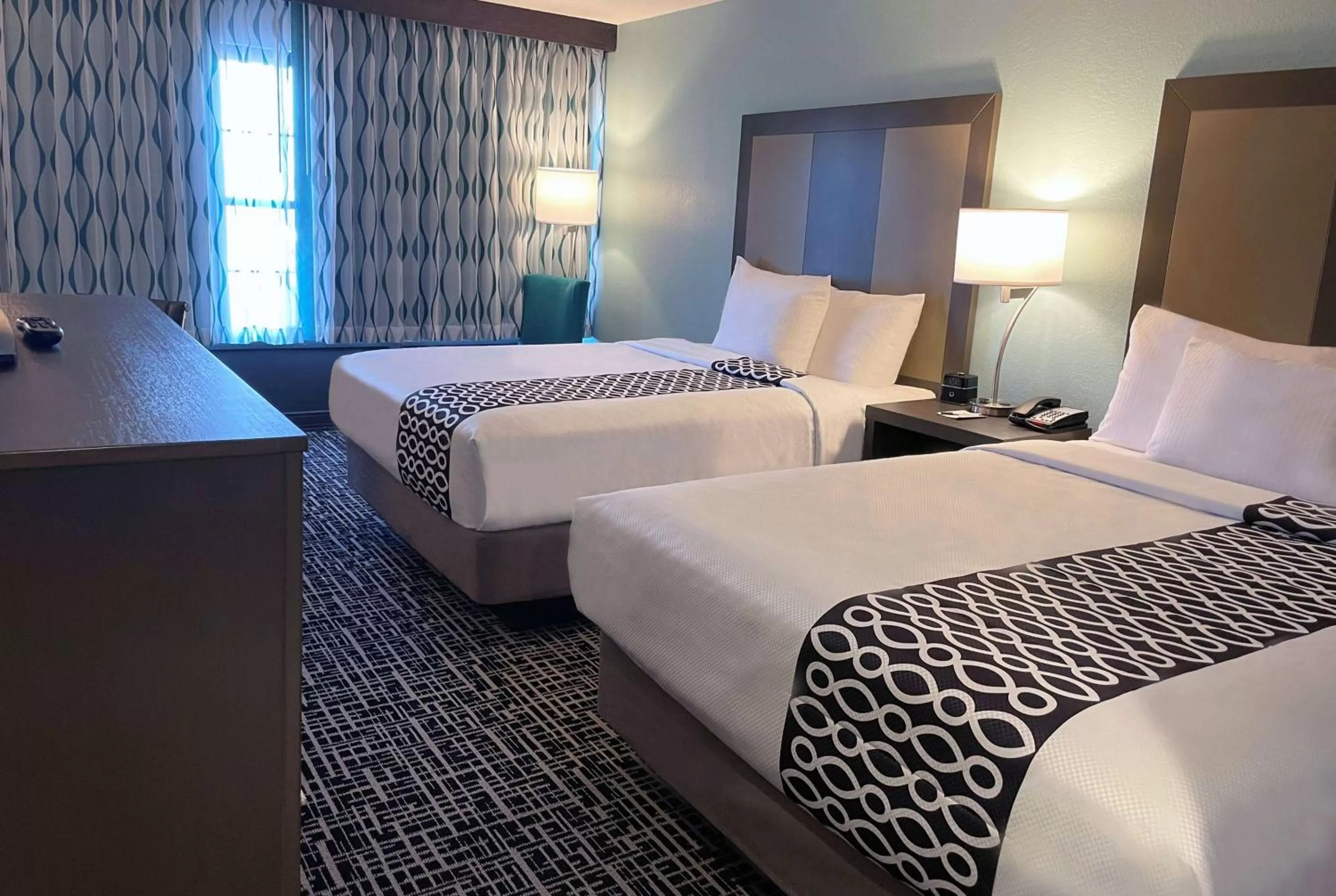 Photo of the whole room, Bed in La Quinta by Wyndham Jonesboro