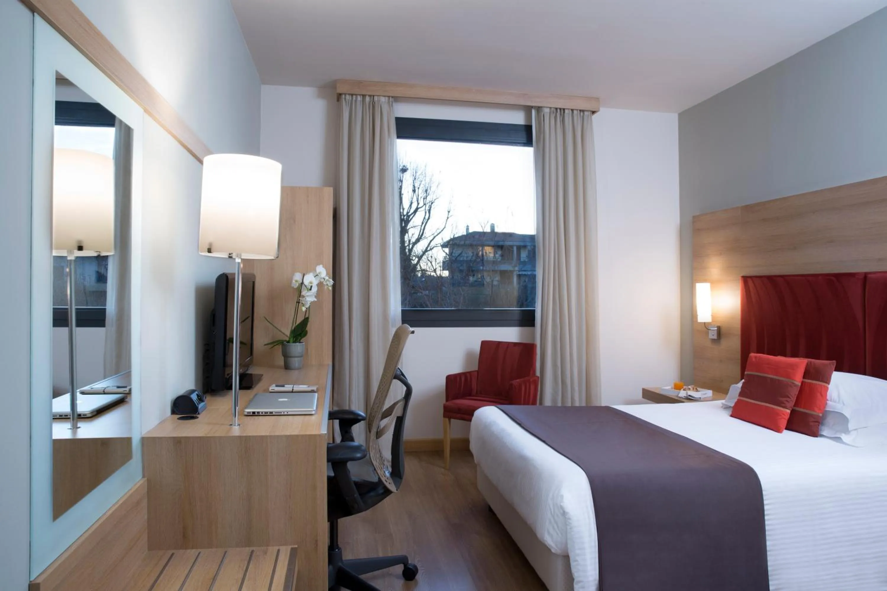 View (from property/room), Bed in Zeus Essence Dolce by Wyndham Milan Malpensa