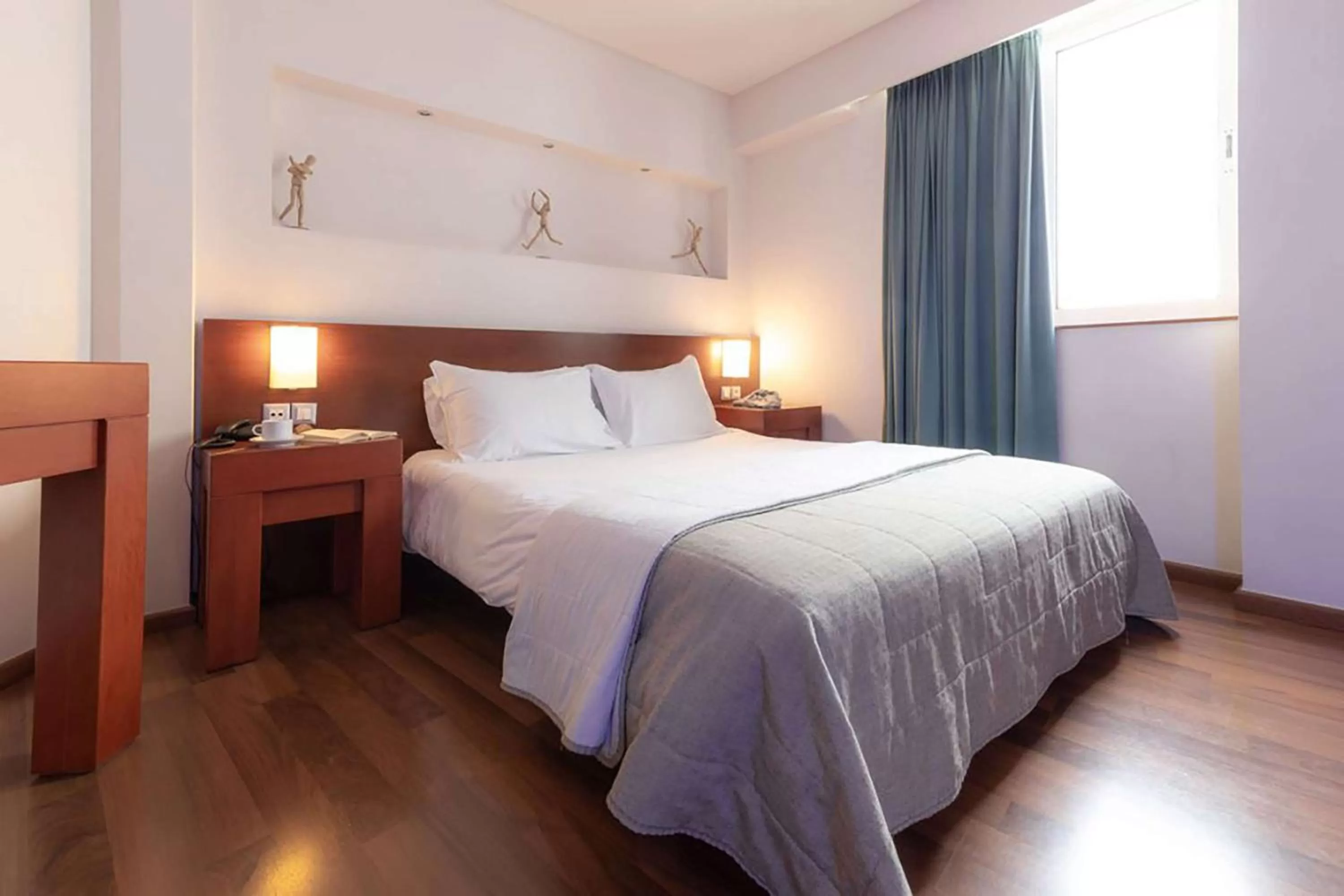 Photo of the whole room, Bed in Dorian Inn - Sure Hotel Collection by Best Western