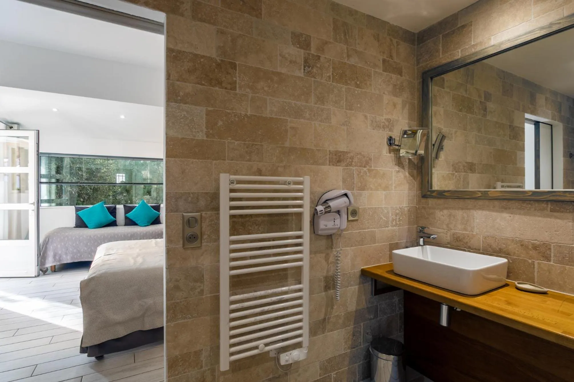 Bathroom, Bed in Le Mas de Cocagne
