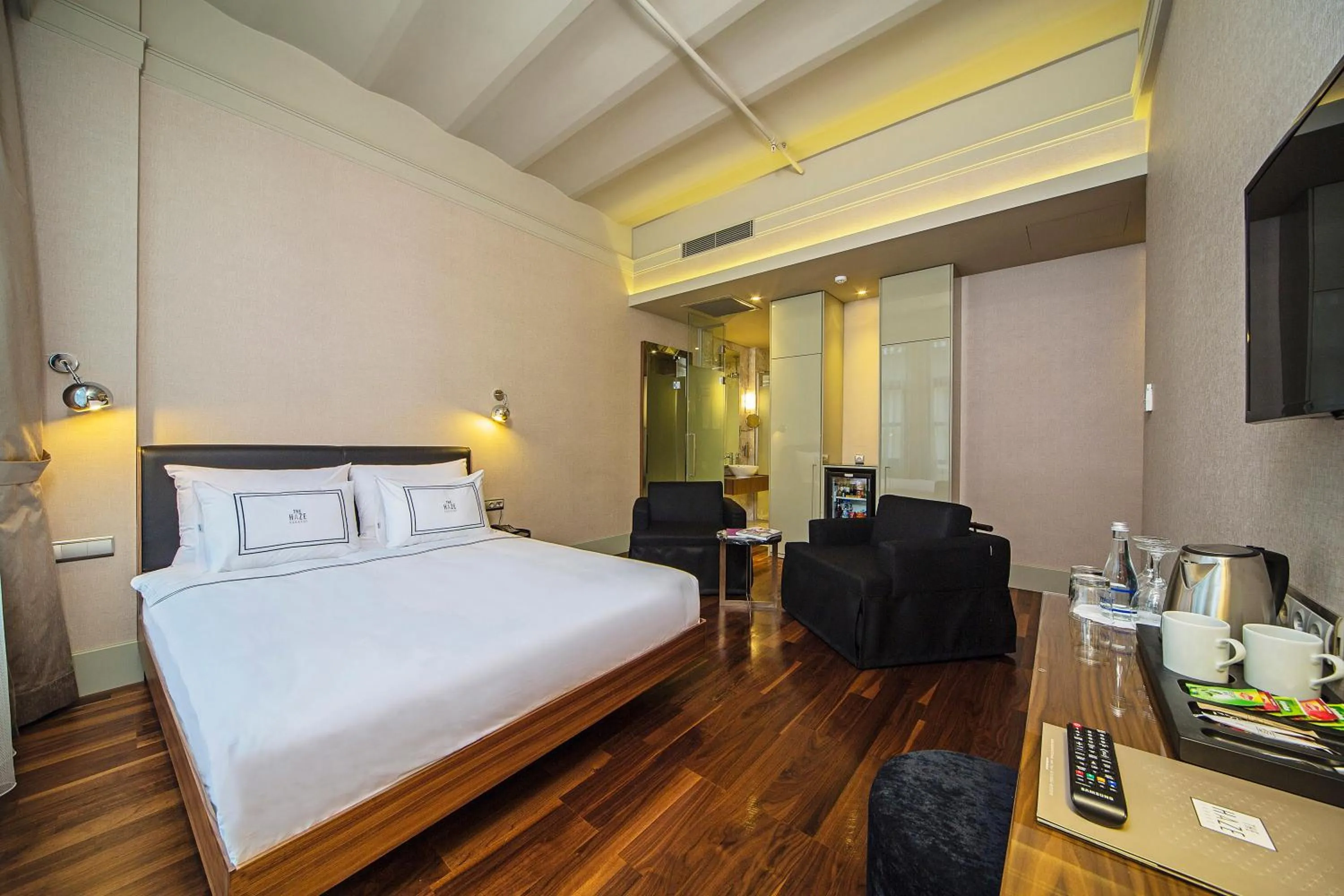 Bedroom, Bed in The Haze Karaköy