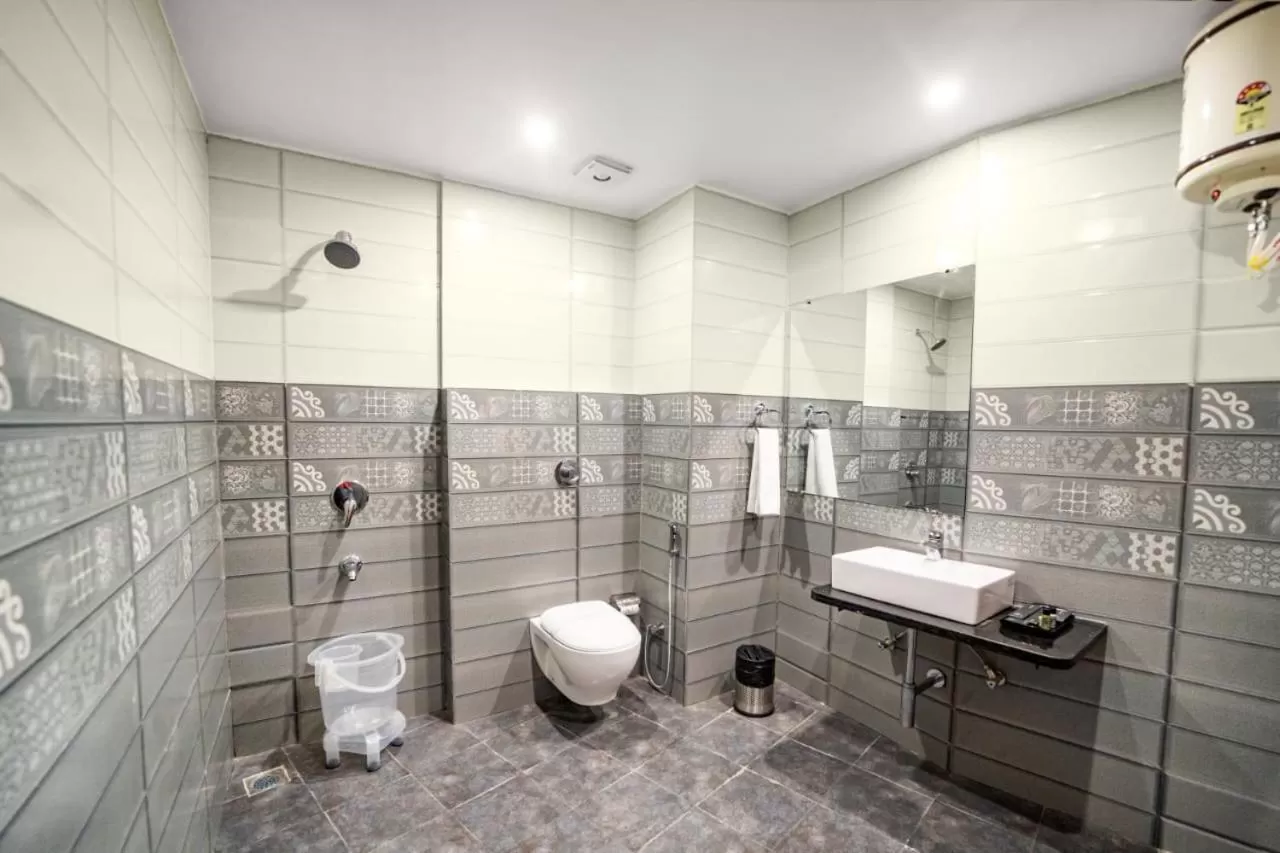 Property building, Bathroom in Hotel Trimurti