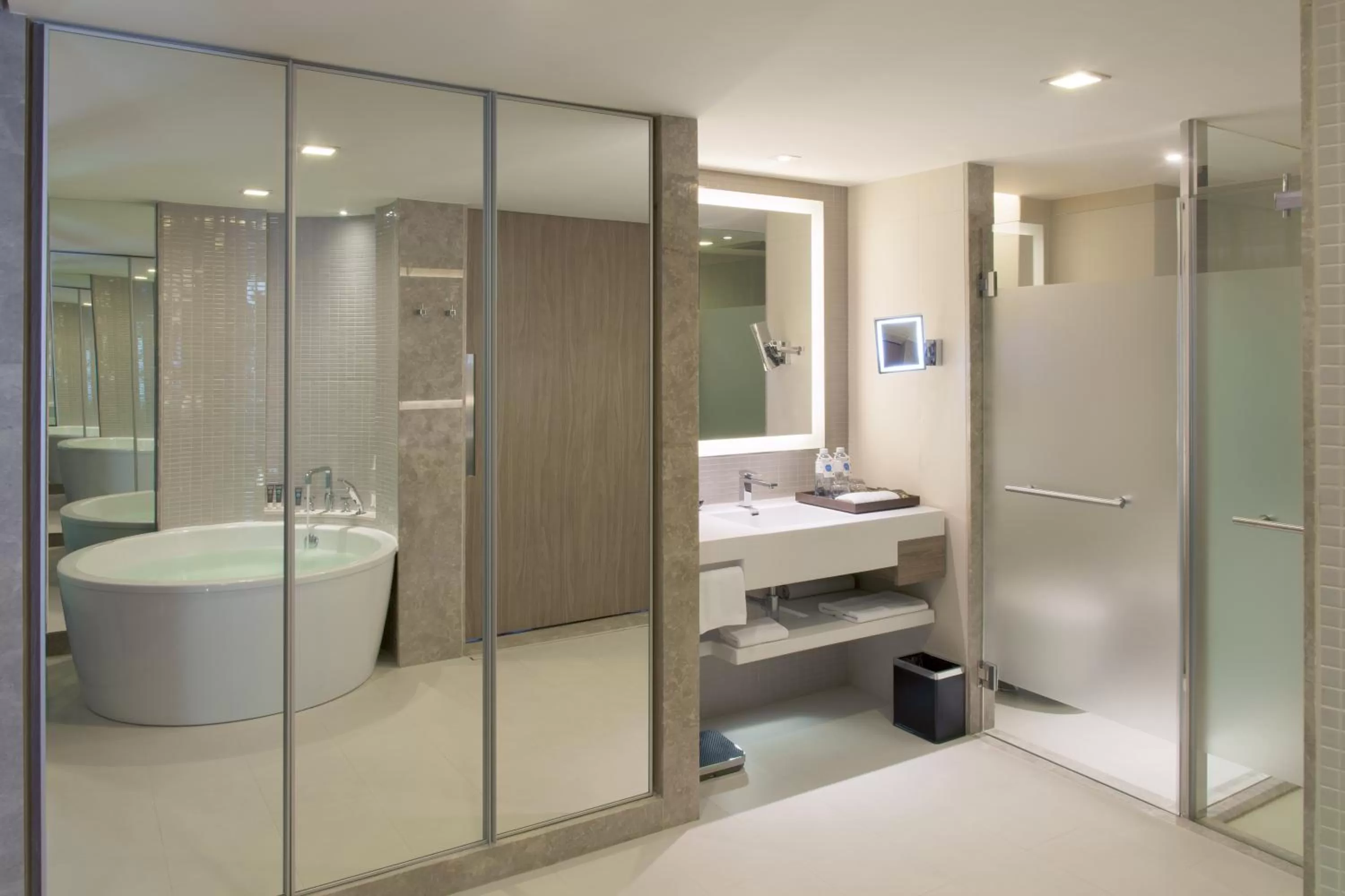 Toilet in Novotel Bangkok Sukhumvit 20