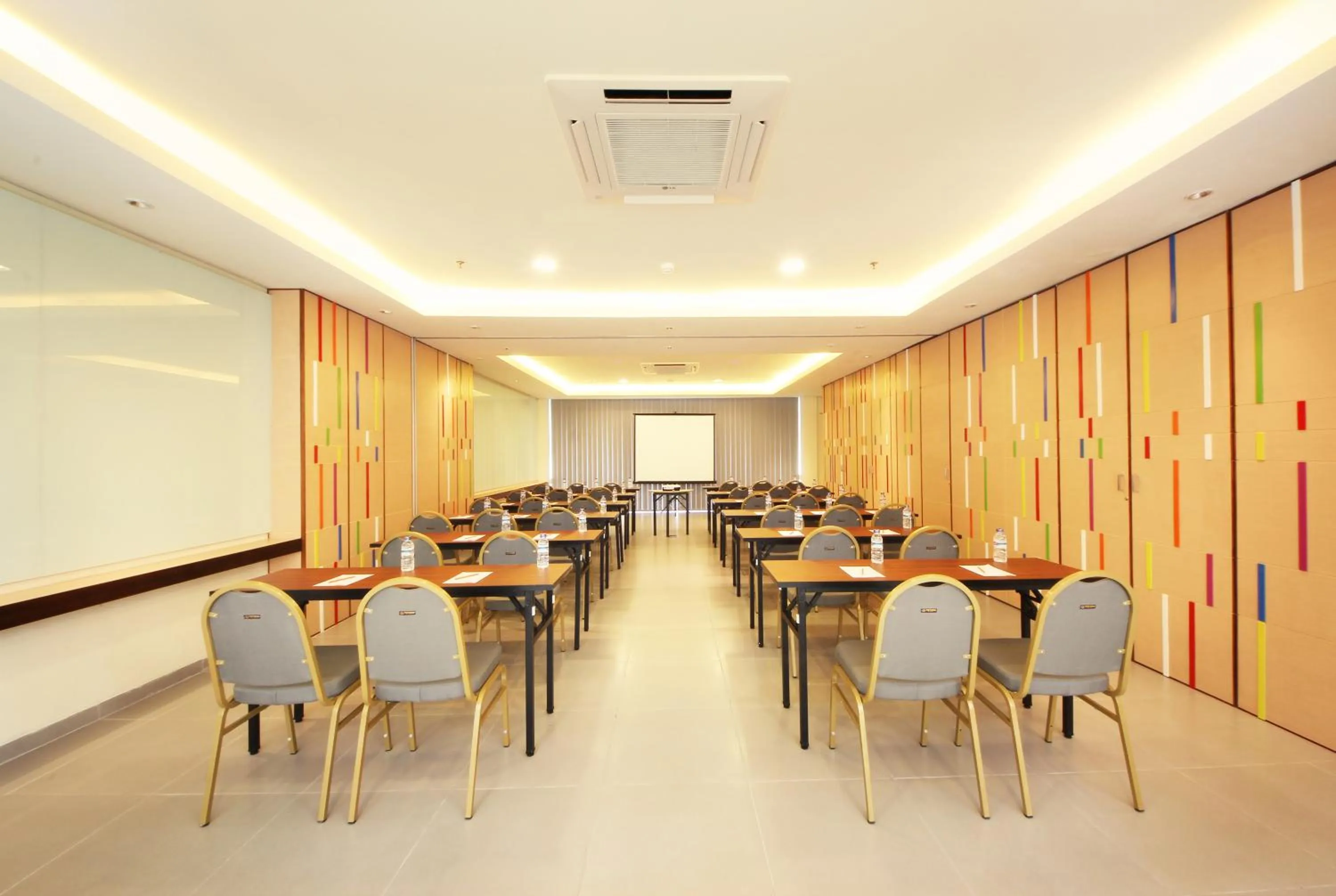 Business facilities in POP! Hotel Sangaji Yogyakarta