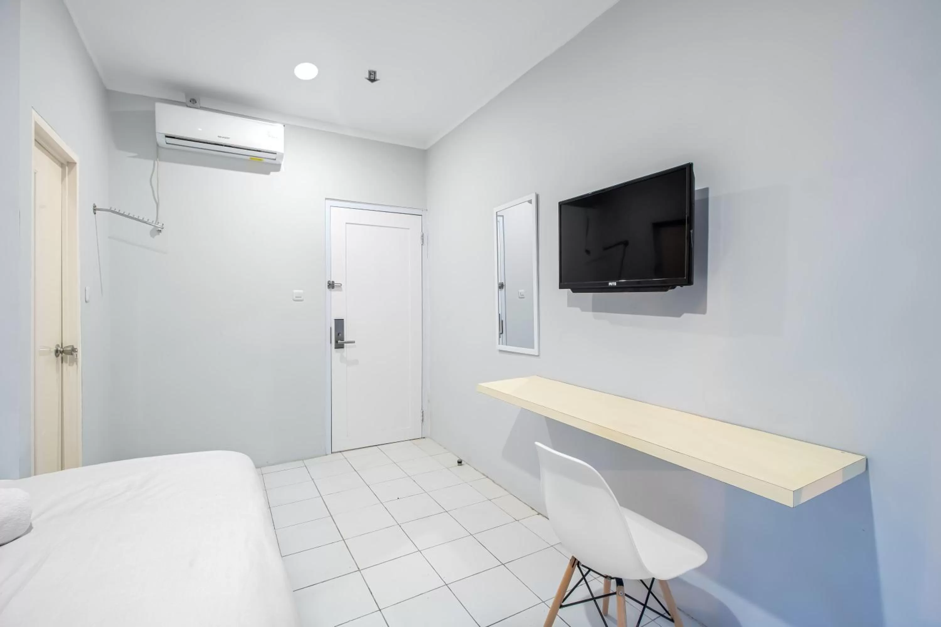 TV and multimedia in Urban24 Syariah Depok