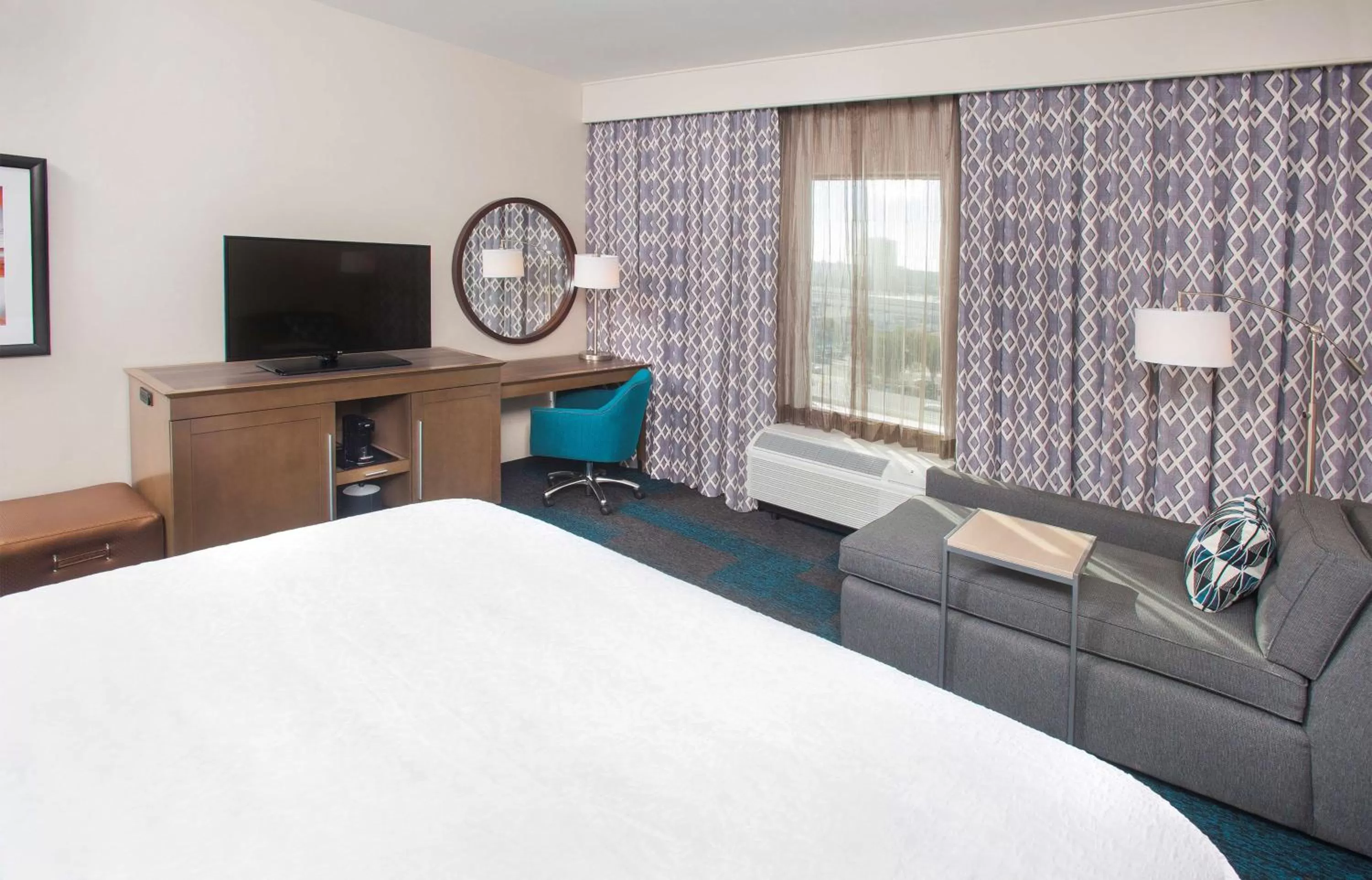 Bed in Hampton Inn & Suites LAX El Segundo