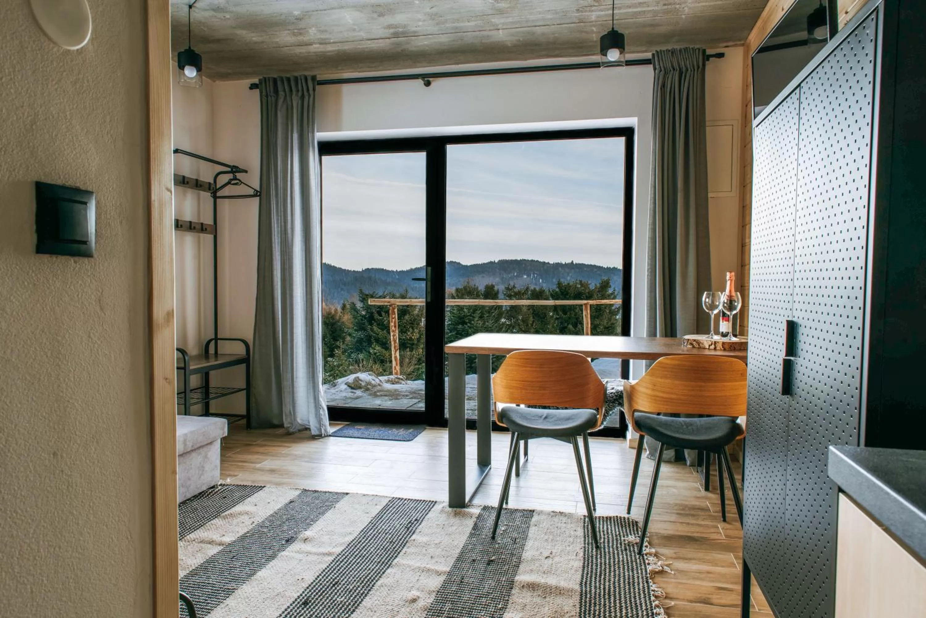 Apartment with Mountain View in Gorczańskie Zacisze