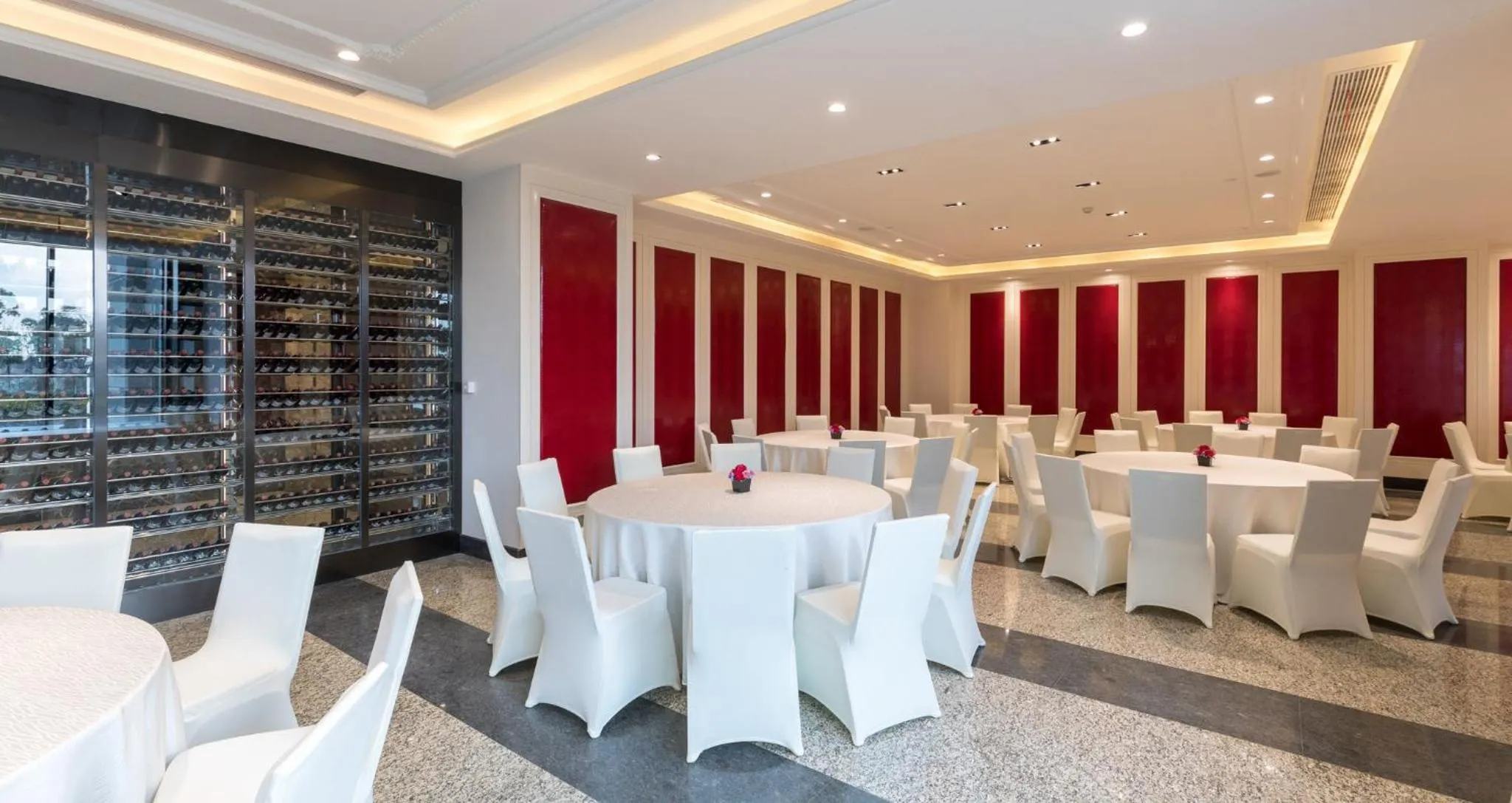 Restaurant/places to eat in Crowne Plaza Shanghai Jinshan by IHG