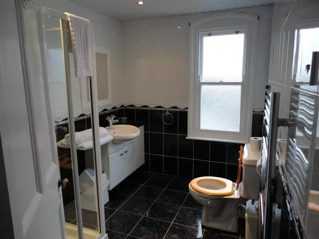 Quadruple Room in Albert & Victoria Hotel Quadruple Room in Albert & Victoria Hotel