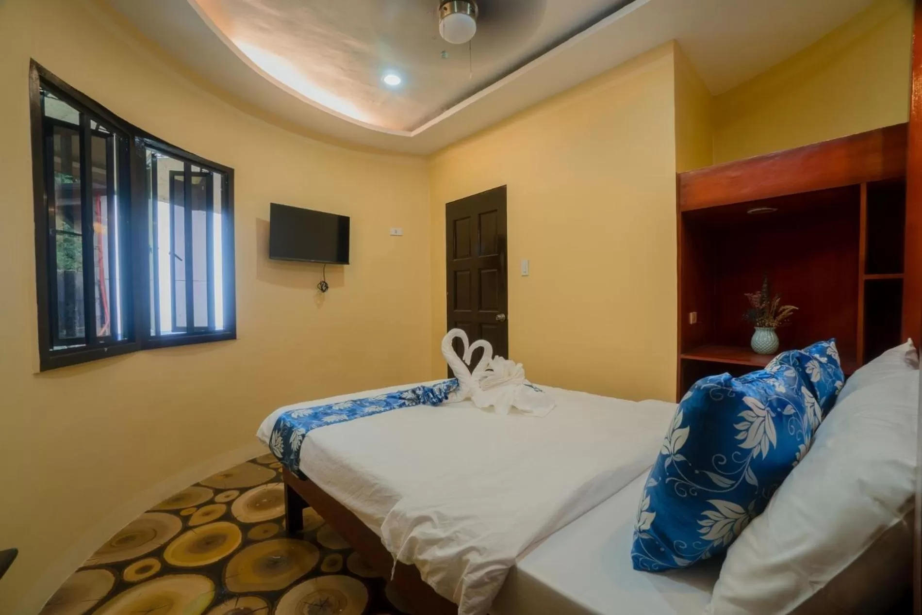 TV and multimedia, Bed in Skylodge Resort