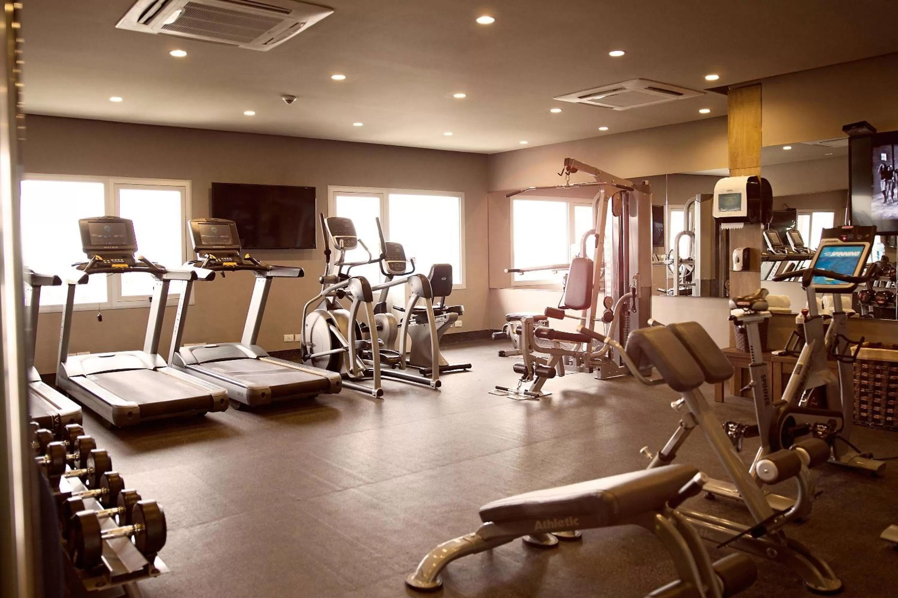 Fitness centre/facilities in Dazzler by Wyndham Asuncion