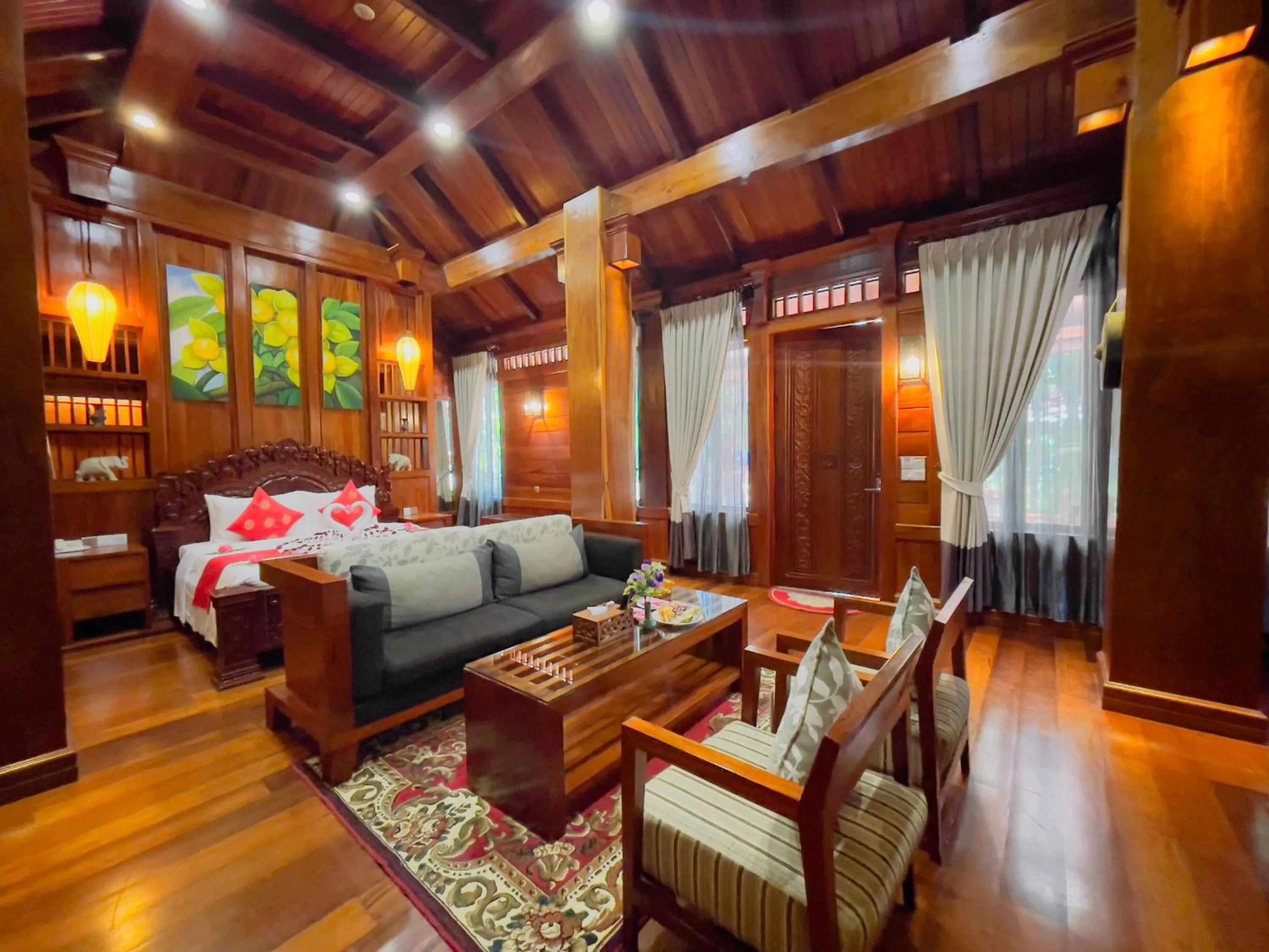 Photo of the whole room in Try Palace Resort-Kep