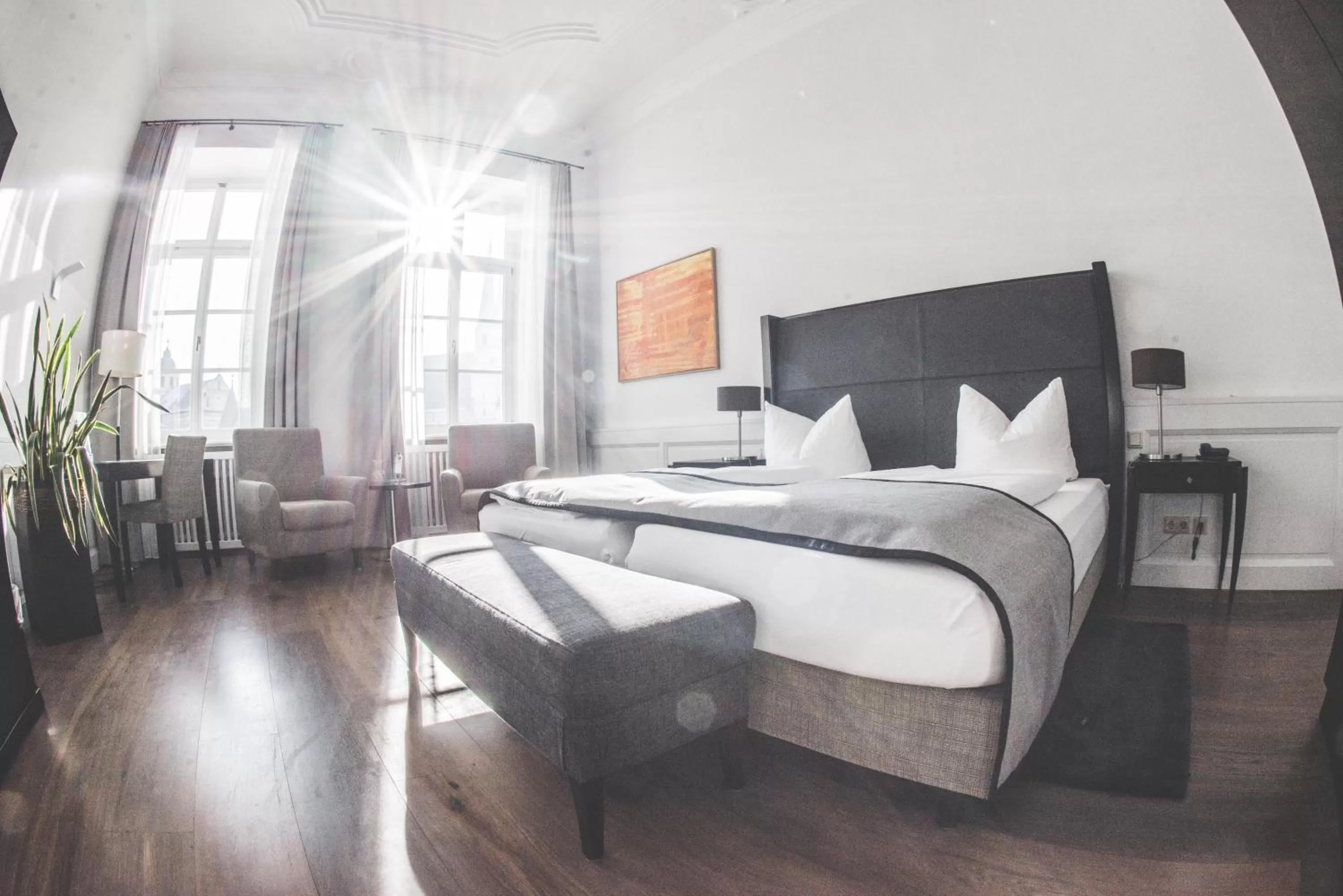 Bedroom, Bed in Hotel Münchner Hof