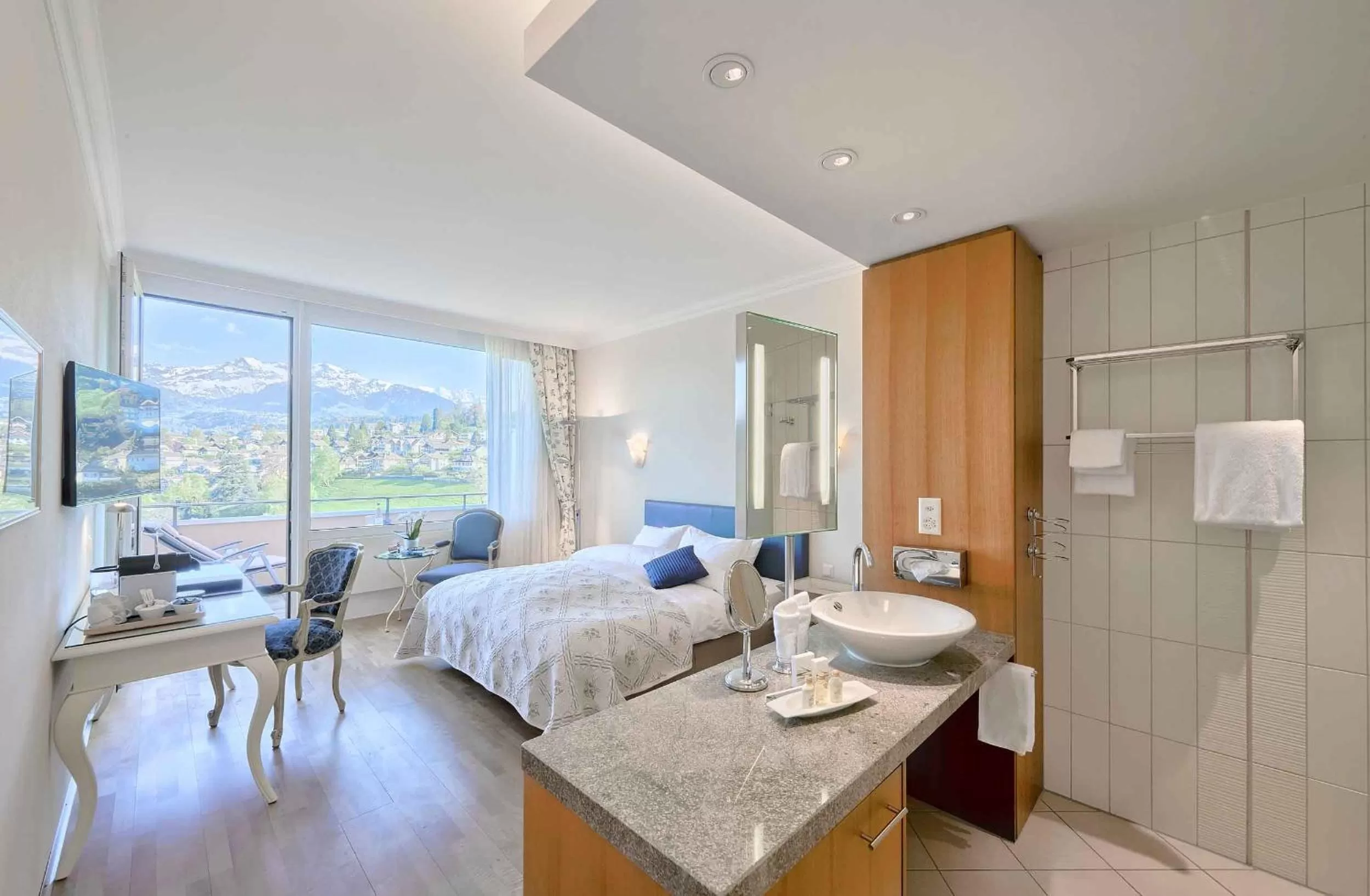 Photo of the whole room, Bed in Hotel Eden Spiez